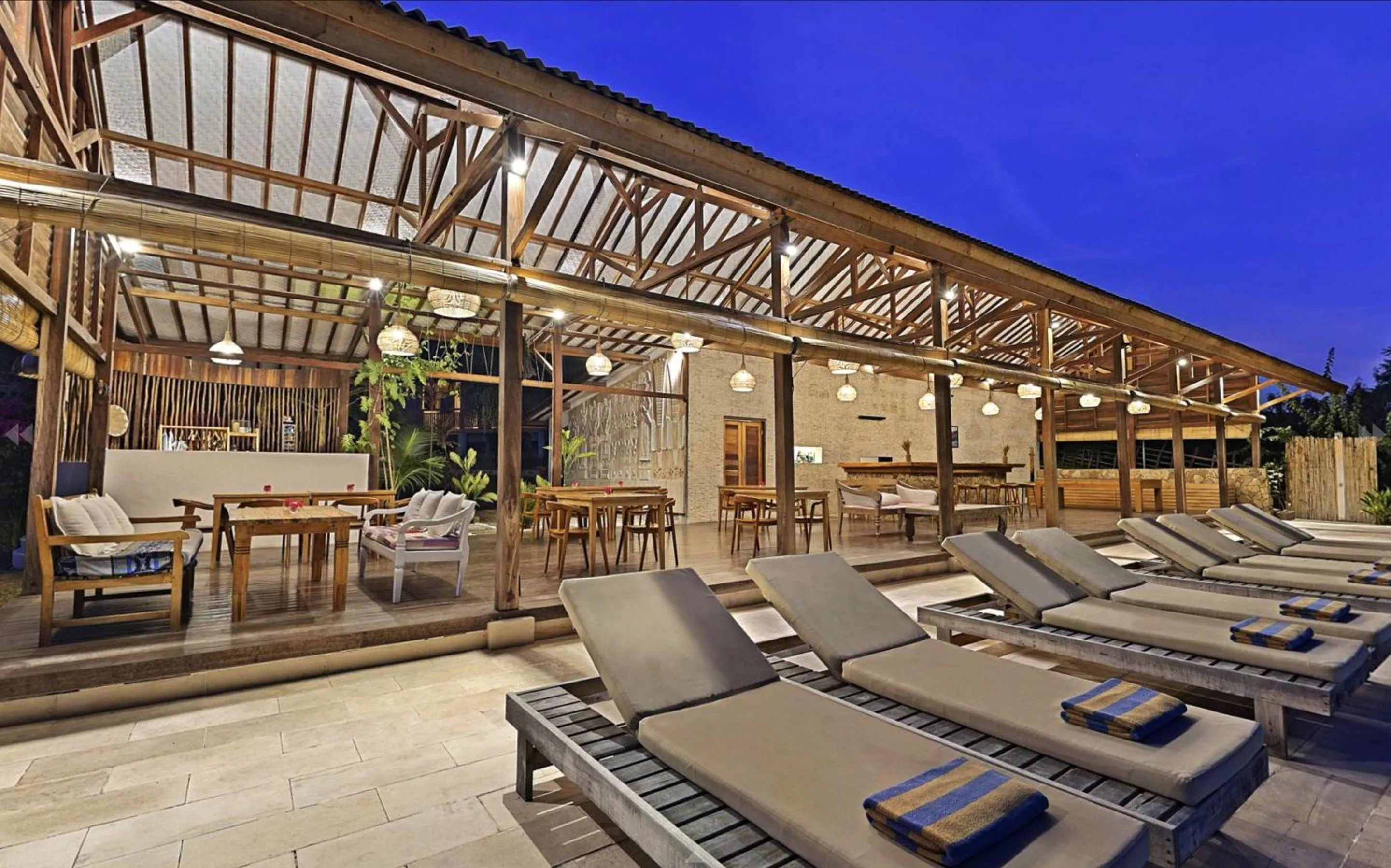 Restaurant/places to eat in KERTASARI LODGE