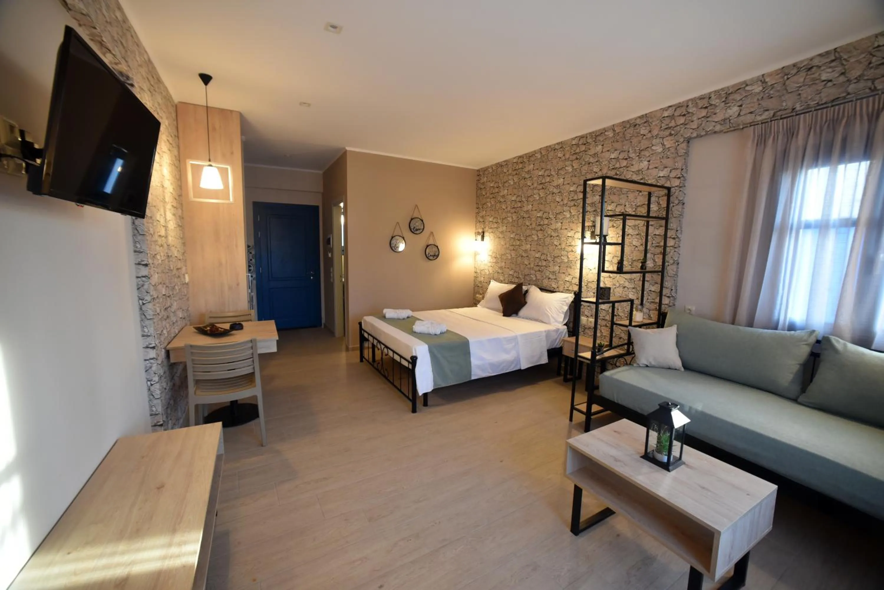 Seating area, Bed in Shining Star Petra