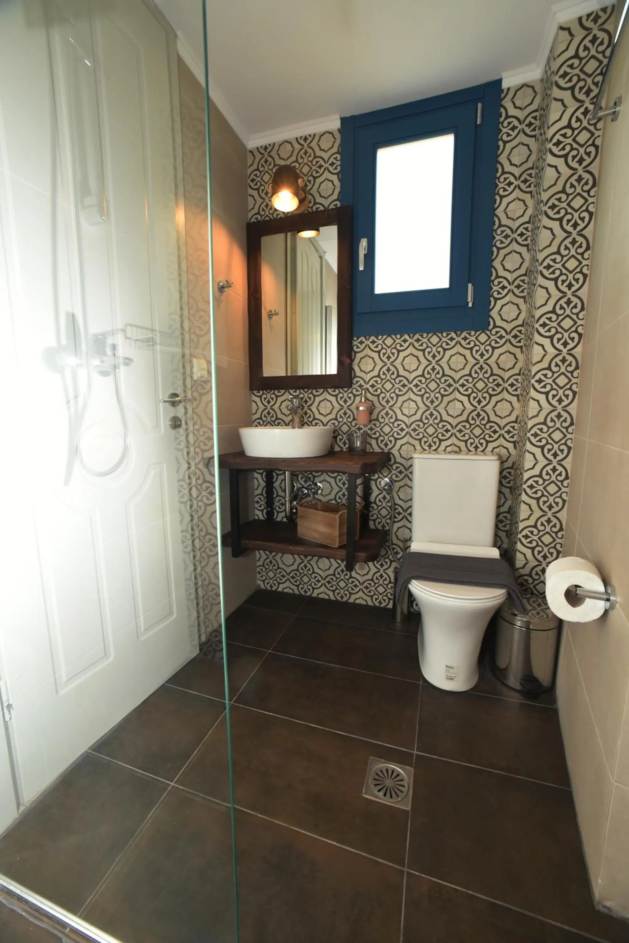 Shower in Shining Star Petra