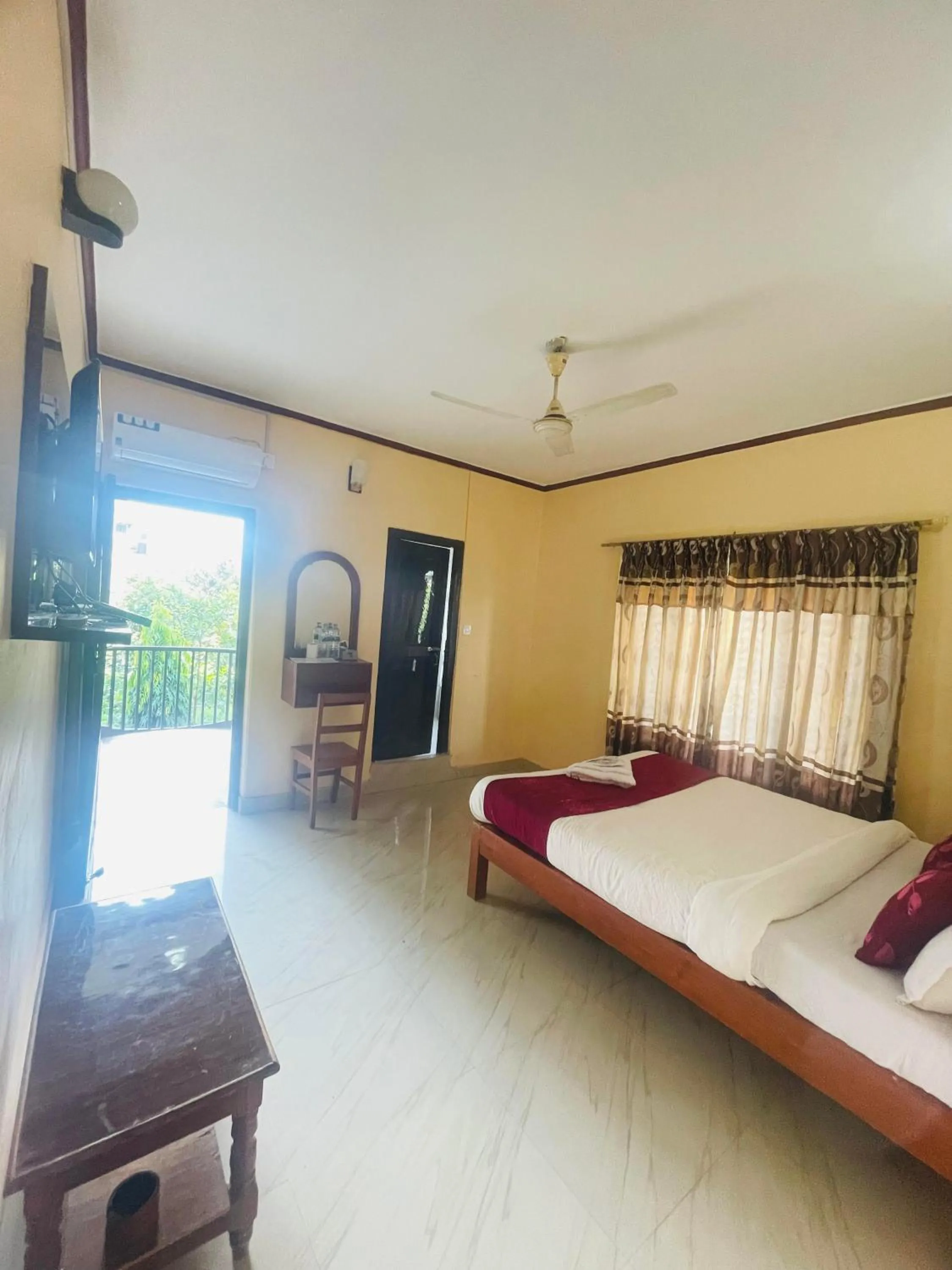 Bed in Hotel Peace Ganga Inn
