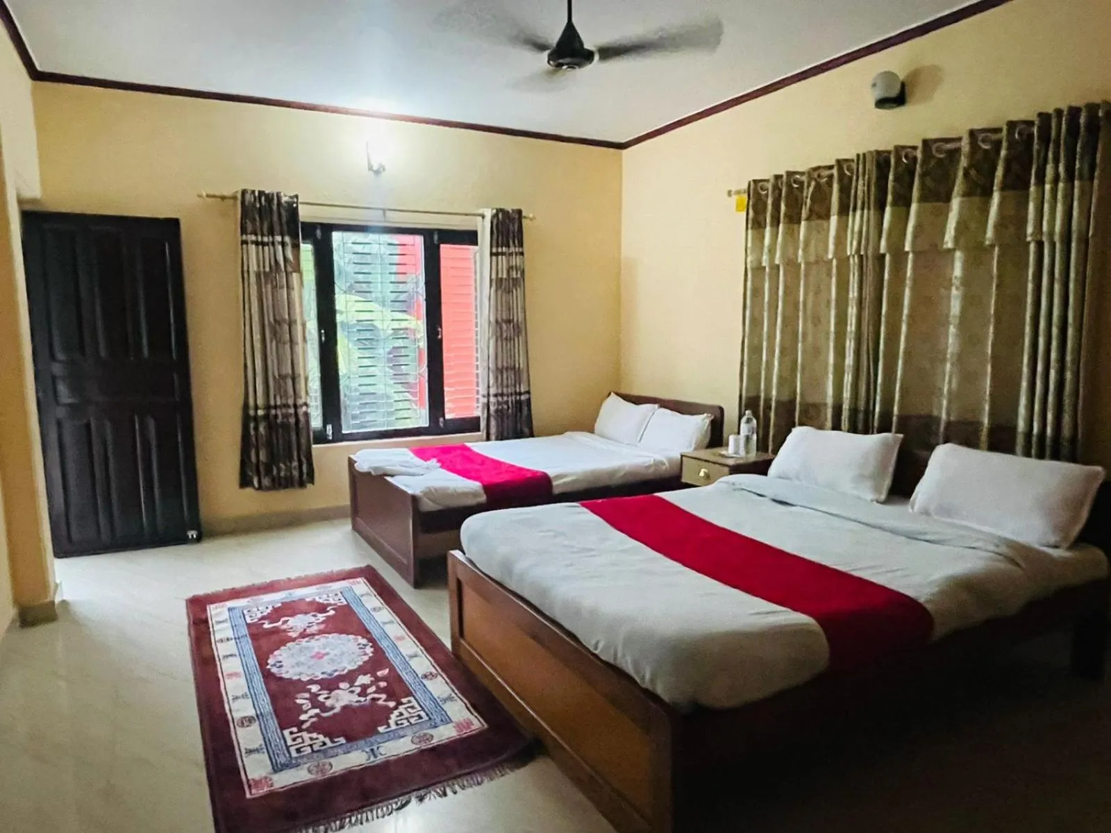 Bed in Hotel Peace Ganga Inn