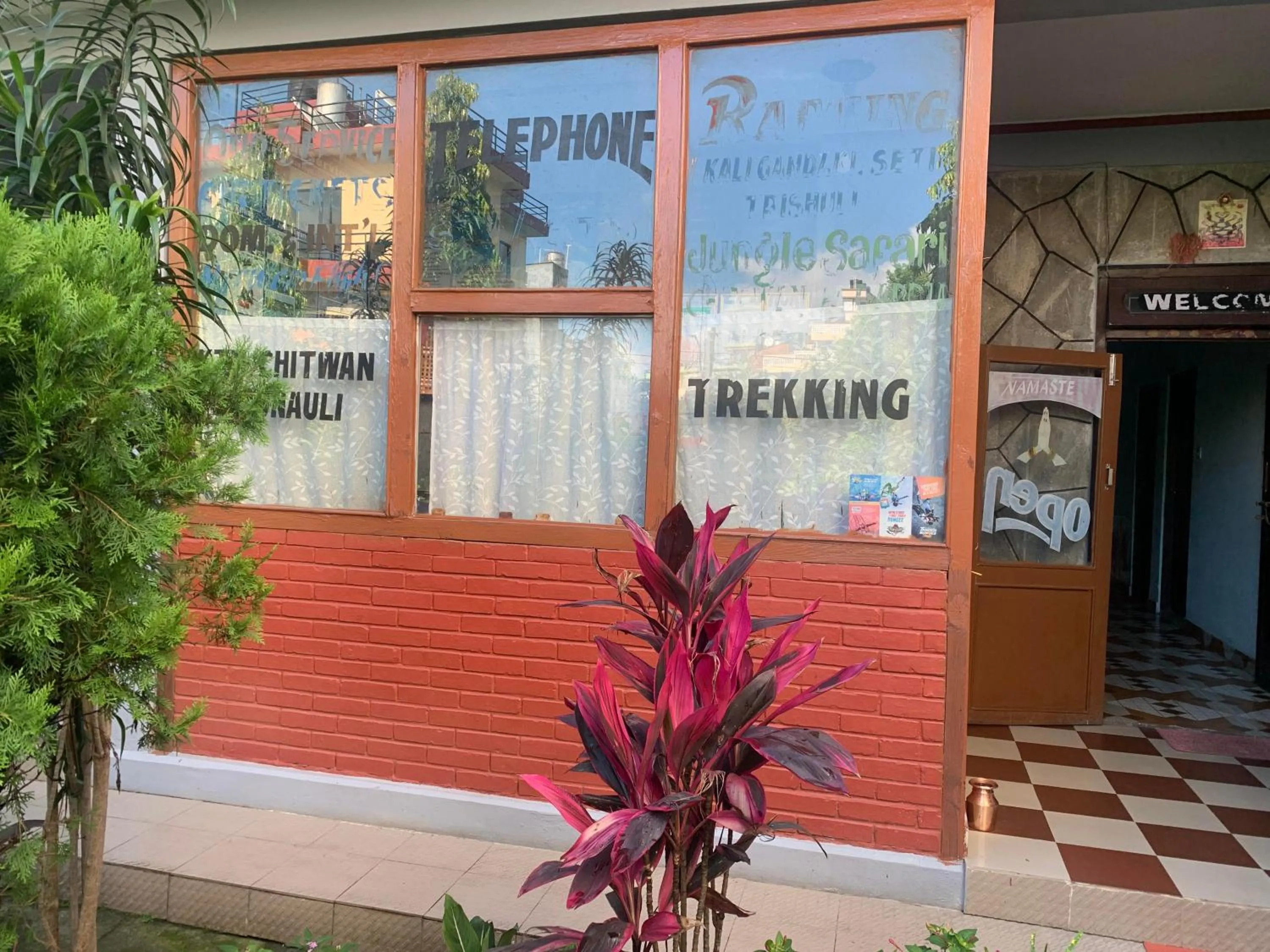 Facade/entrance in Hotel Peace Ganga Inn