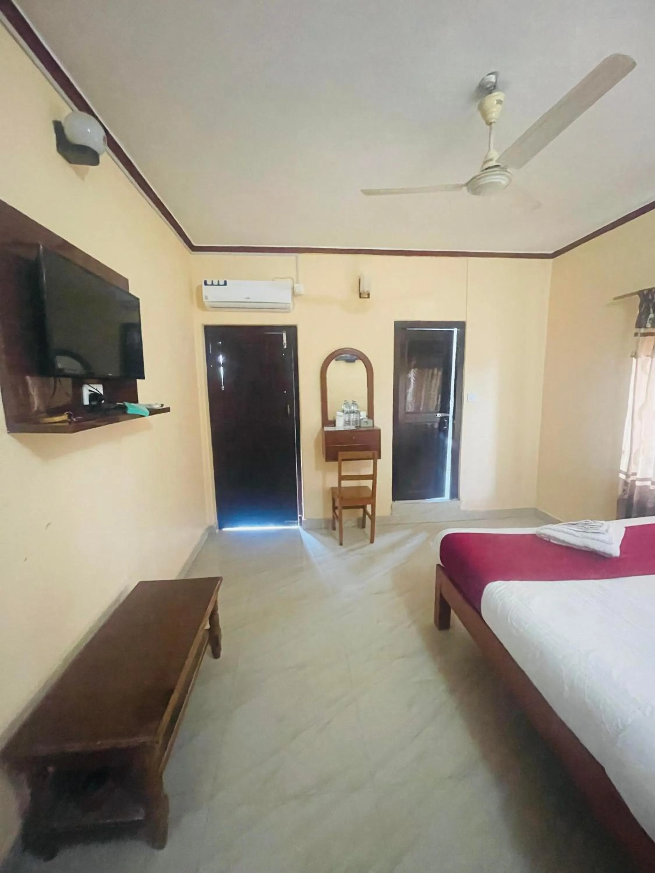 Bed in Hotel Peace Ganga Inn