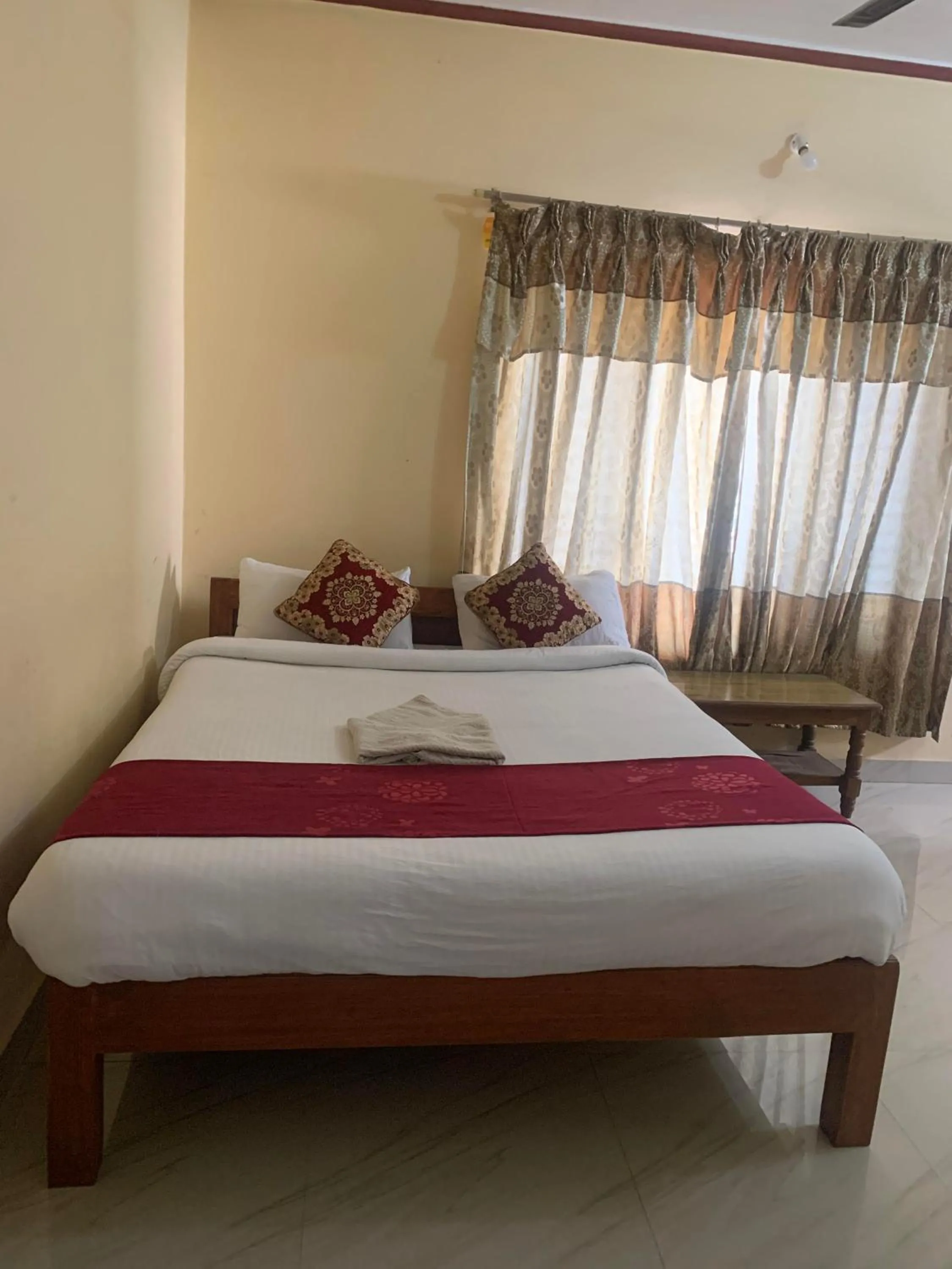Bed in Hotel Peace Ganga Inn