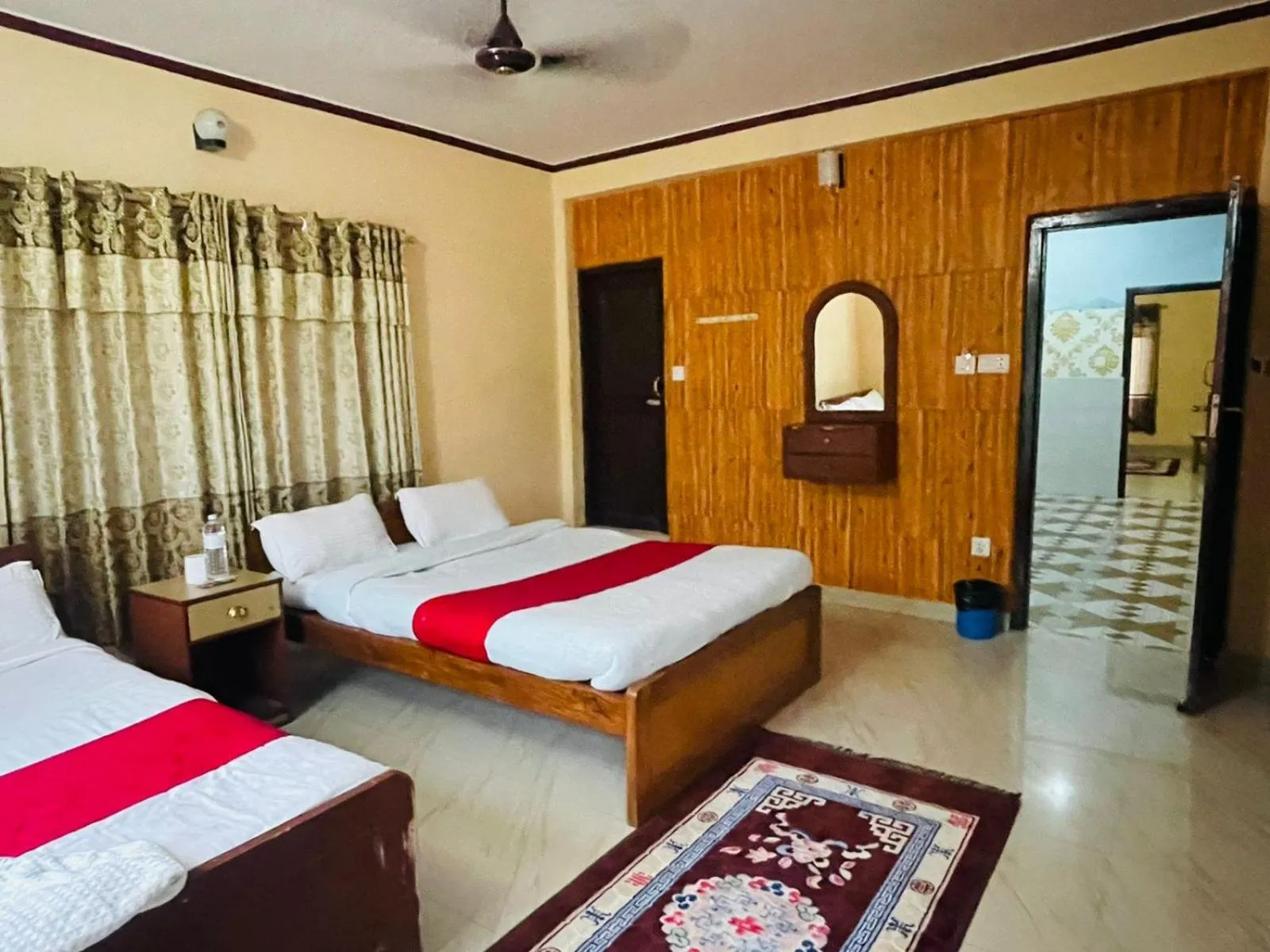 Bed in Hotel Peace Ganga Inn