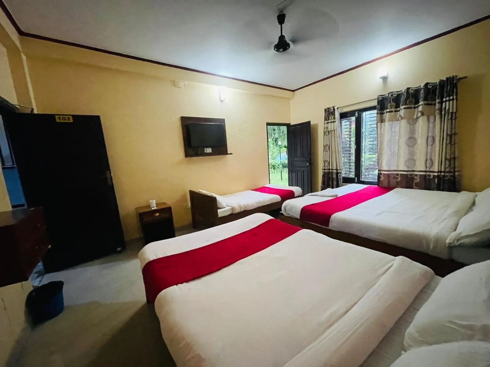 Bed in Hotel Peace Ganga Inn