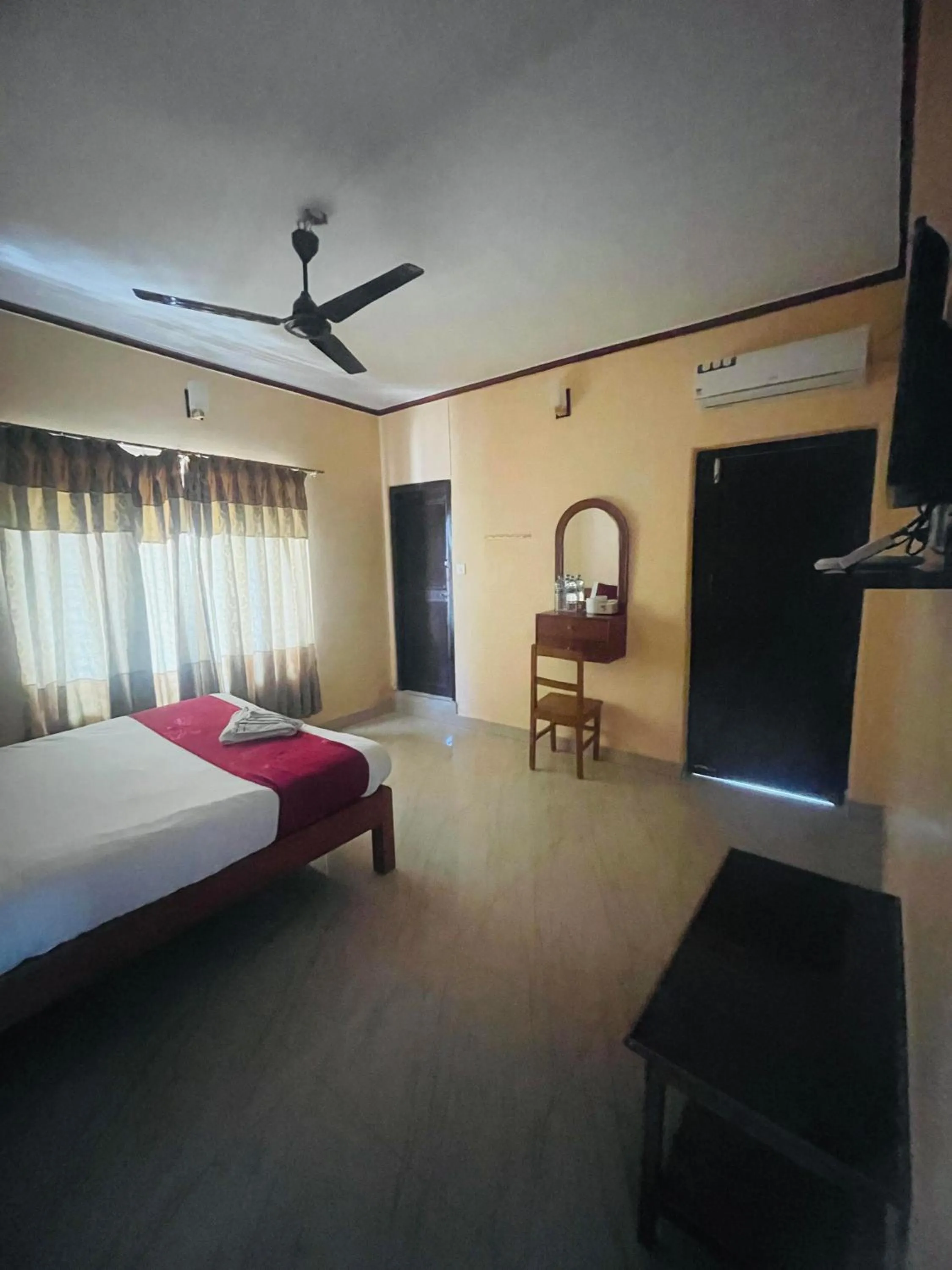 Bed in Hotel Peace Ganga Inn