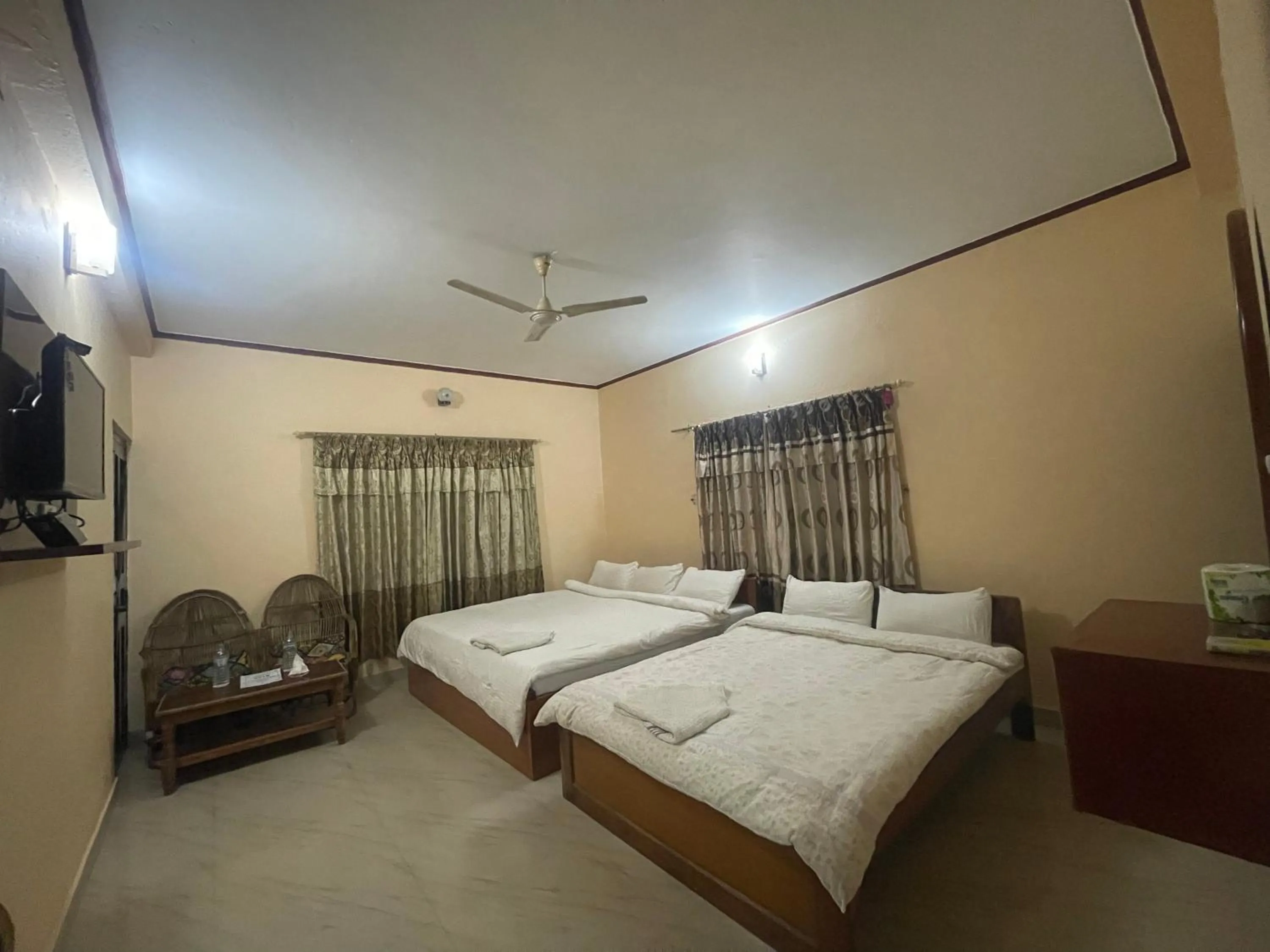 TV and multimedia, Bed in Hotel Peace Ganga Inn