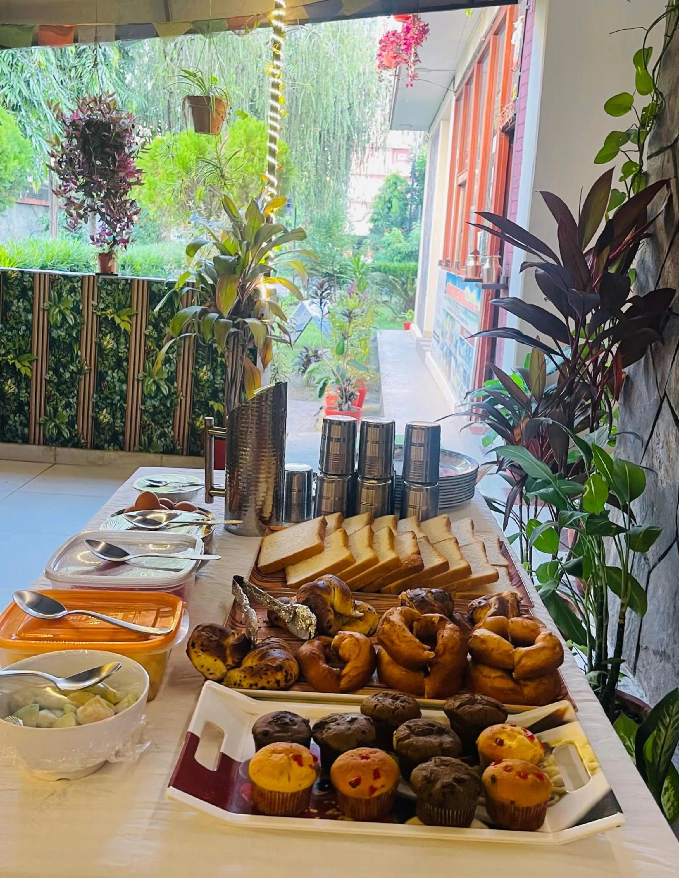 Food and drinks in Hotel Peace Ganga Inn