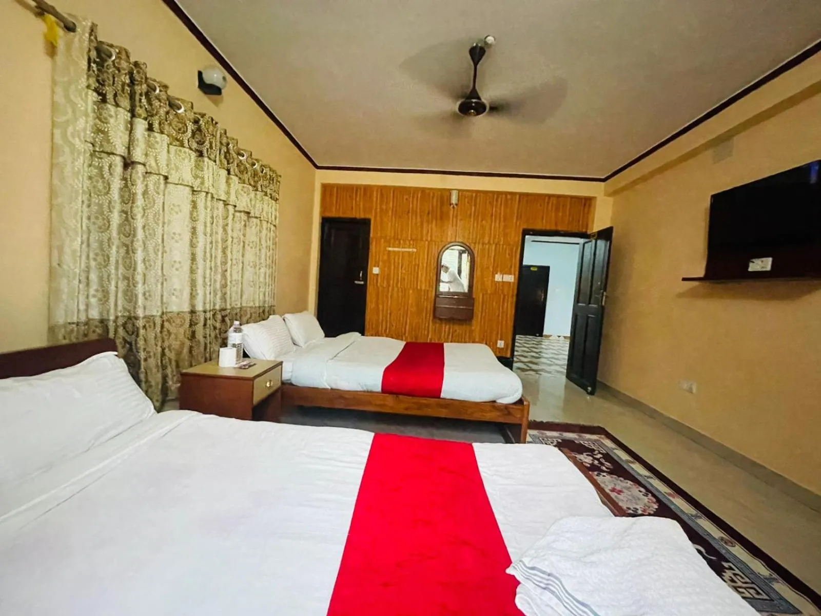 Bed in Hotel Peace Ganga Inn