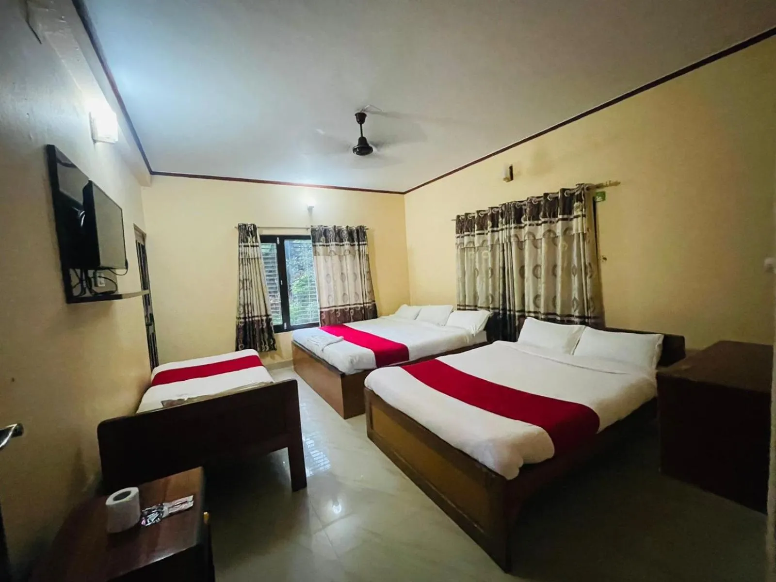 Bed in Hotel Peace Ganga Inn