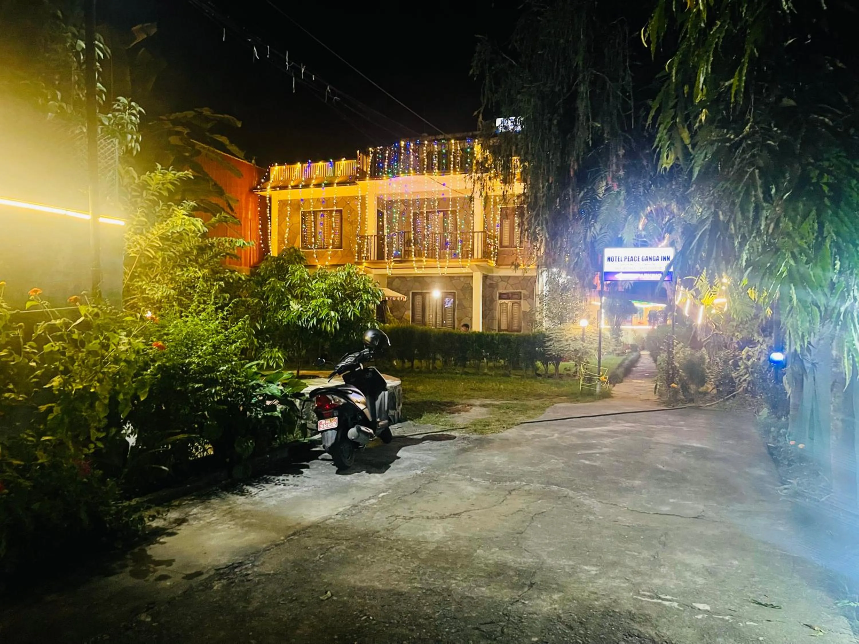 Property building in Hotel Peace Ganga Inn
