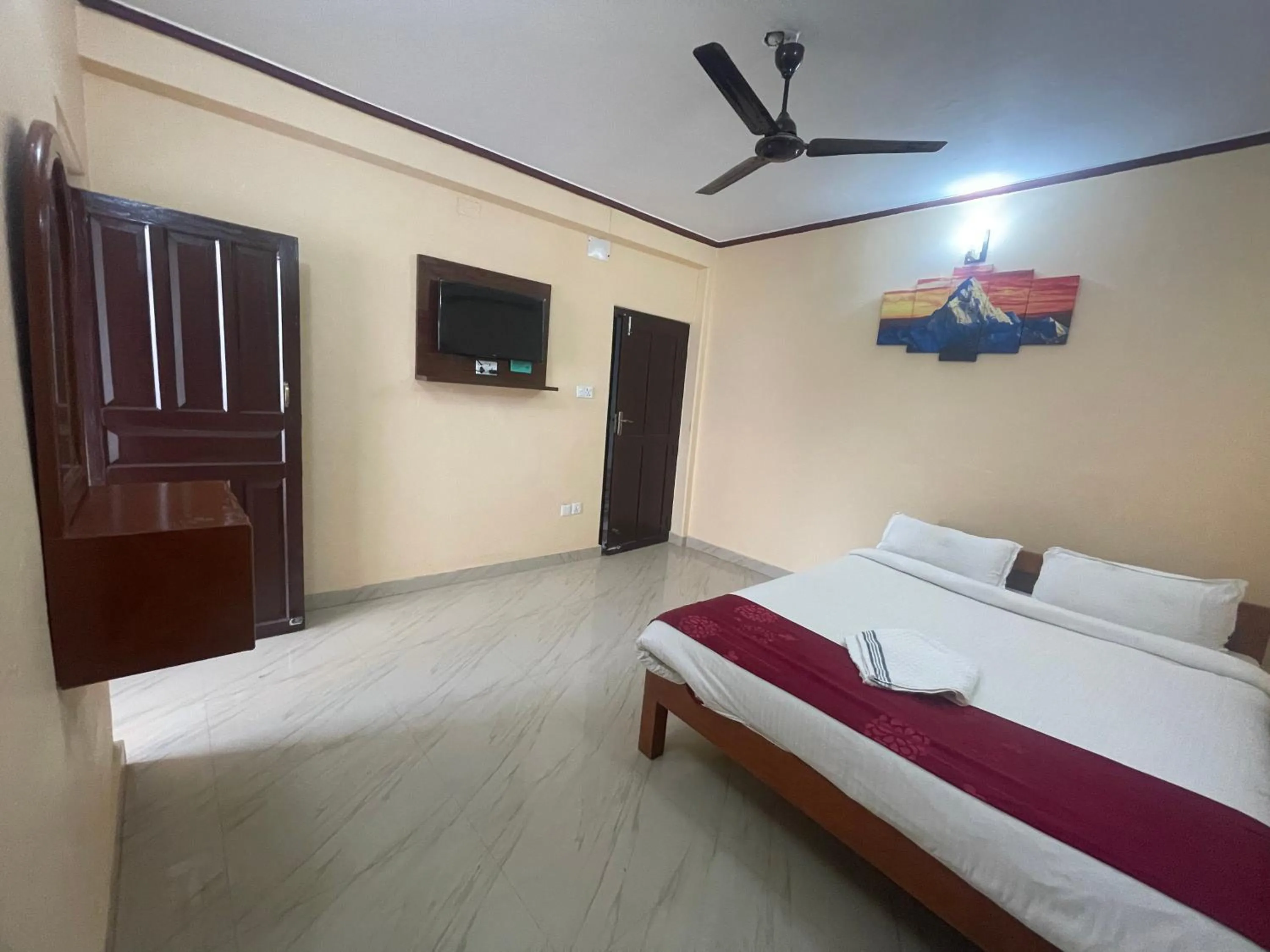 TV and multimedia, Bed in Hotel Peace Ganga Inn