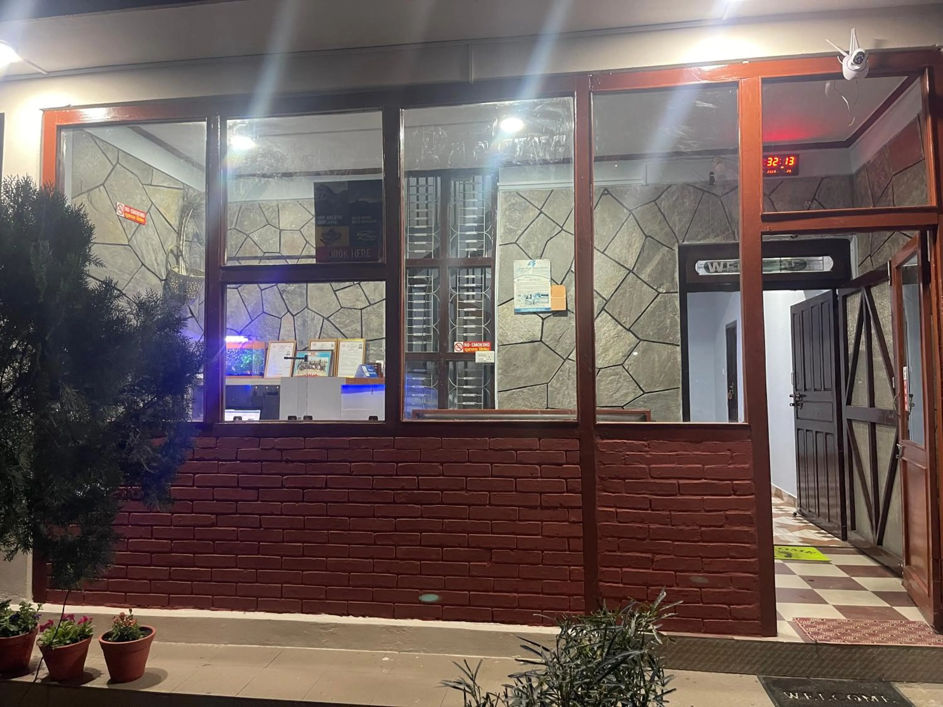Facade/entrance in Hotel Peace Ganga Inn