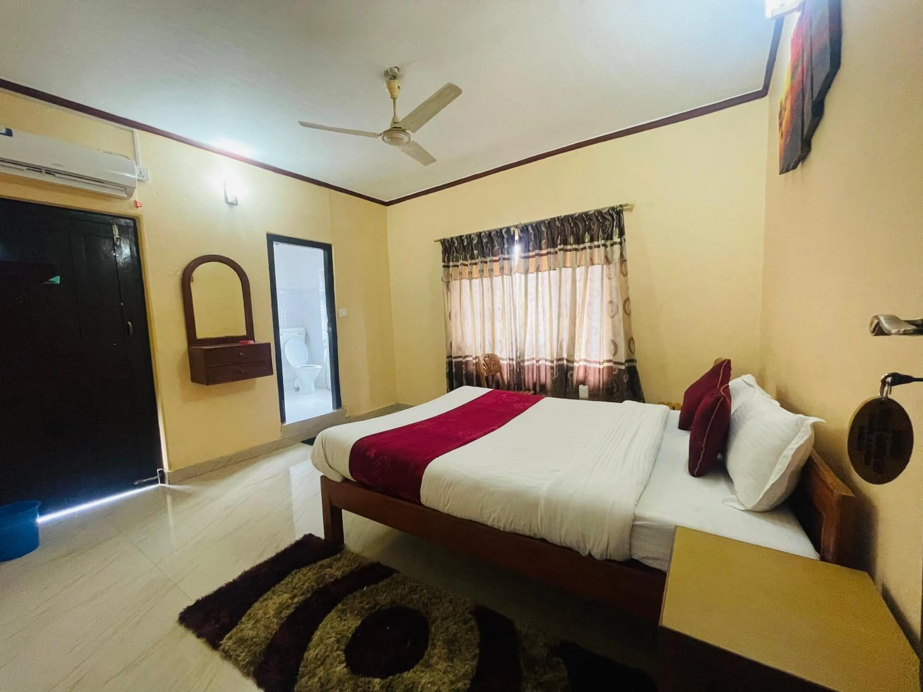 Bed in Hotel Peace Ganga Inn