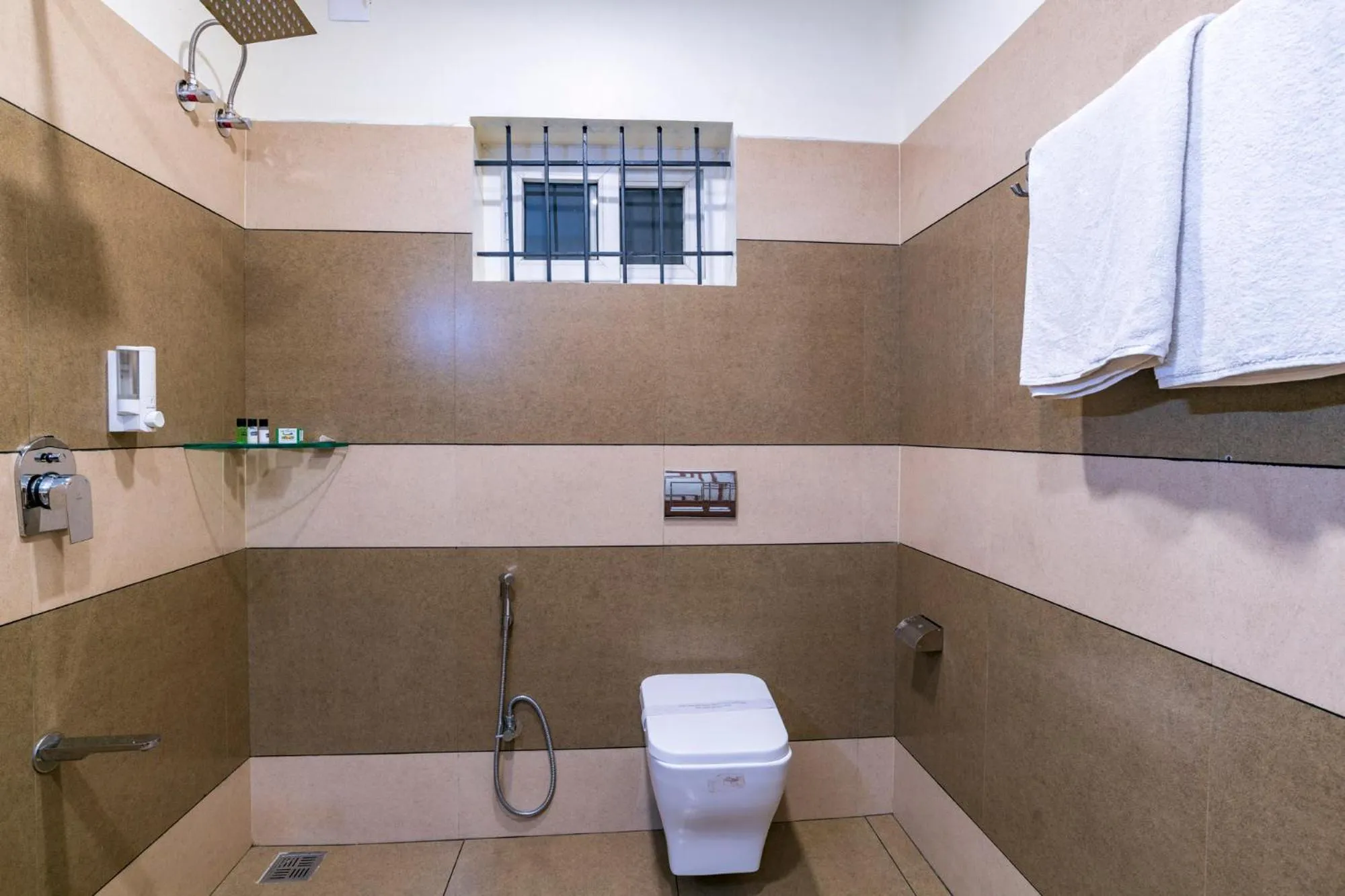 Shower in Pine Clough Resort Vagamon