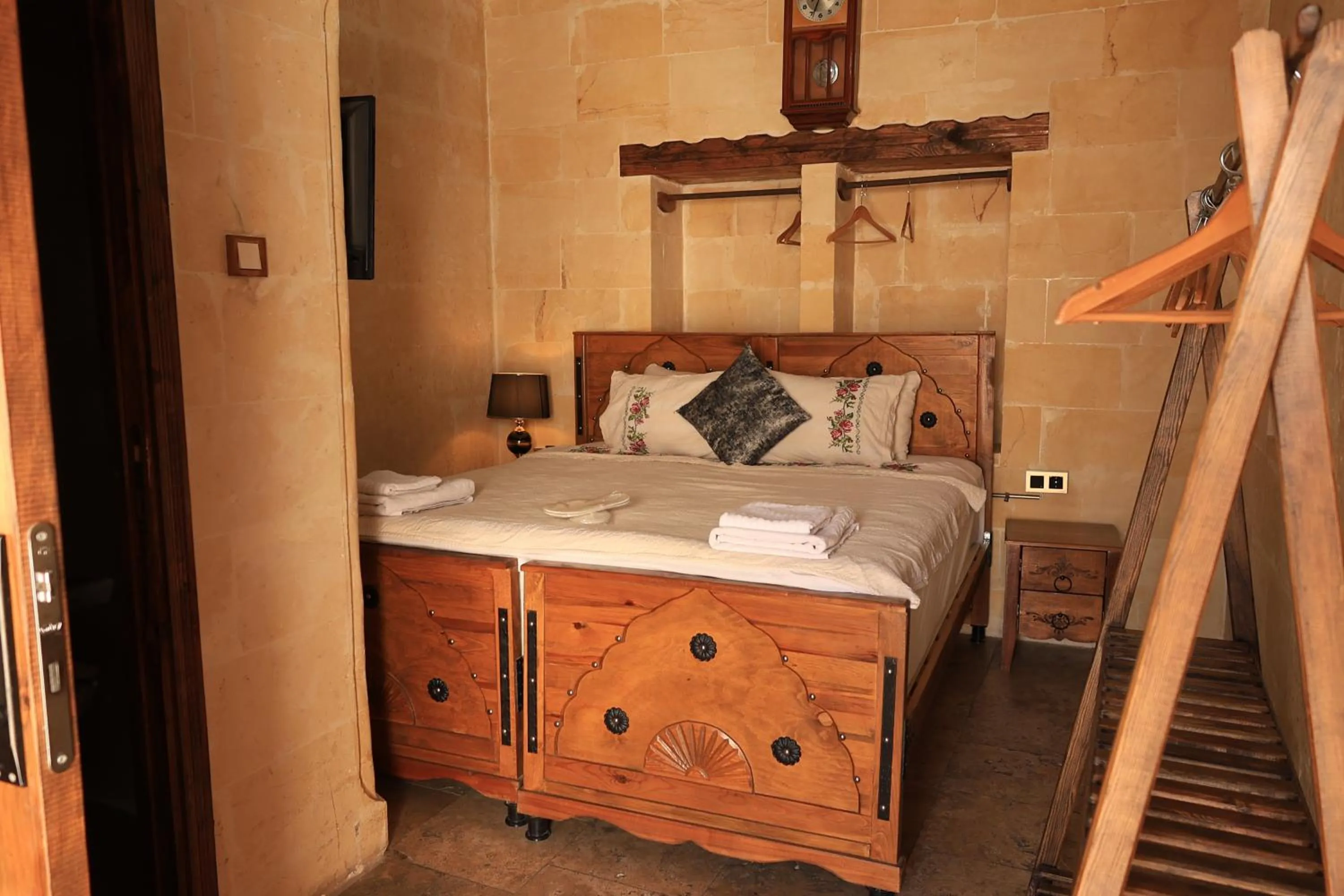 Bed in BABIL ANTIQUE HOTEL