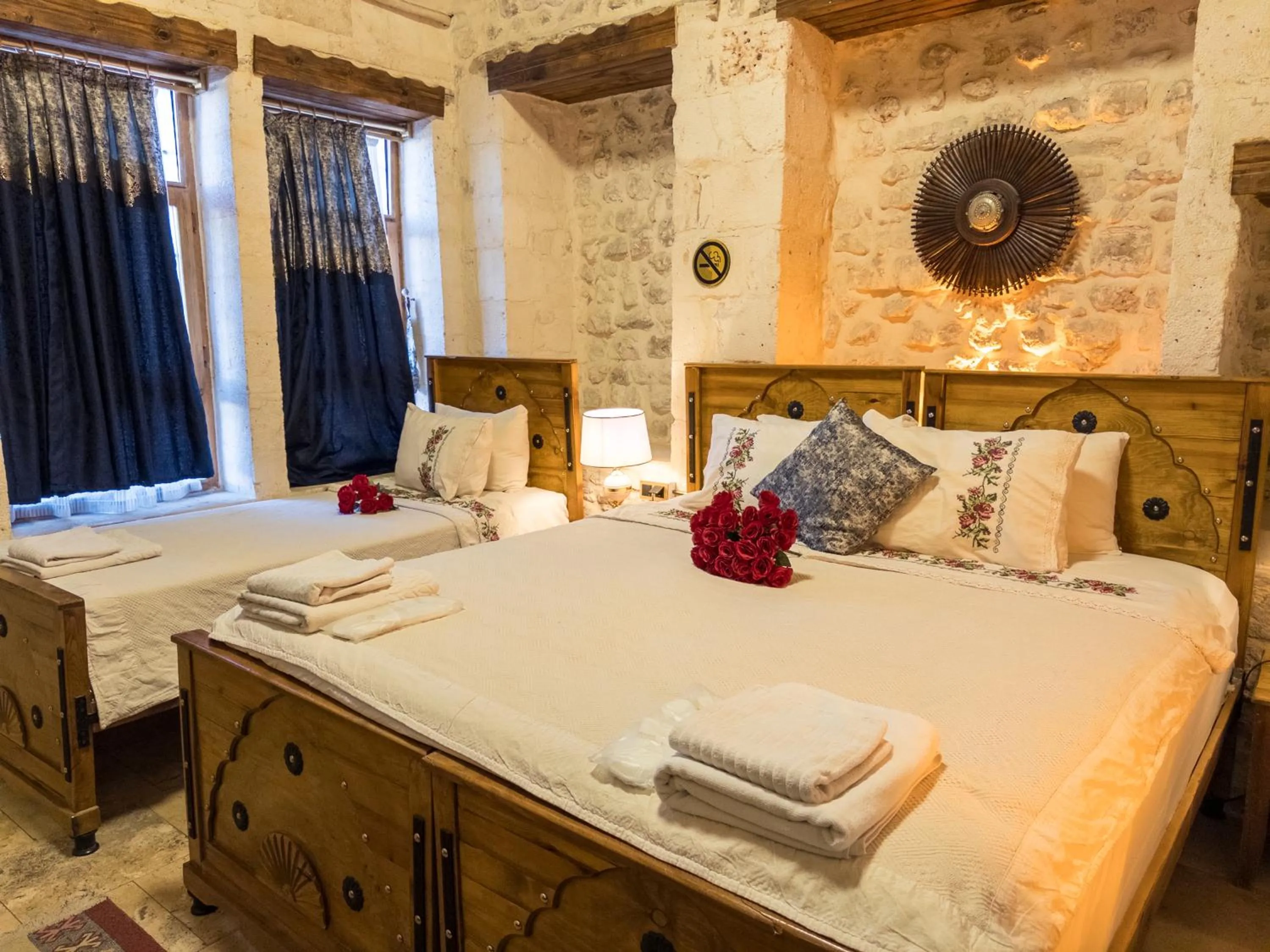 Bed in BABIL ANTIQUE HOTEL