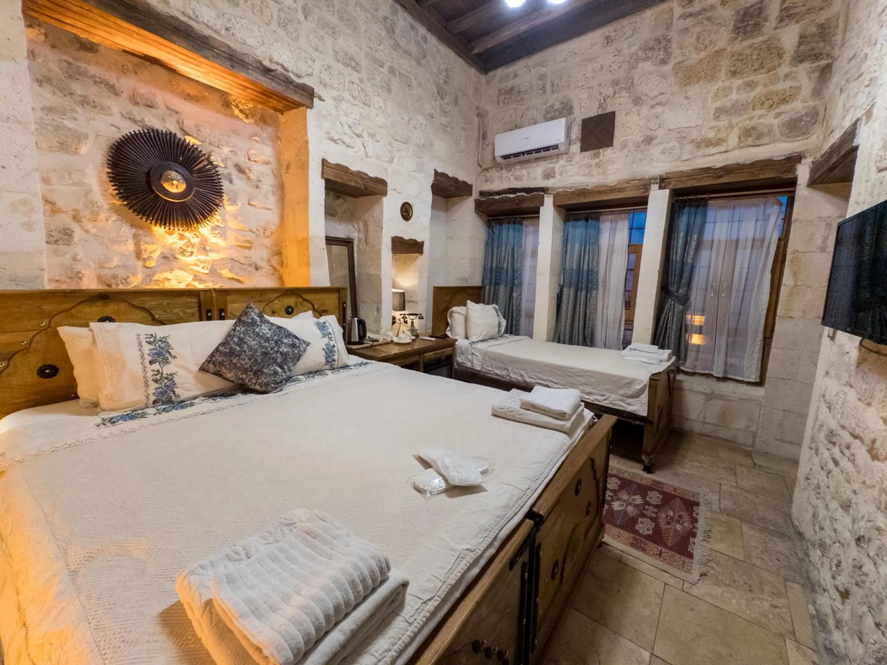 Bed in BABIL ANTIQUE HOTEL