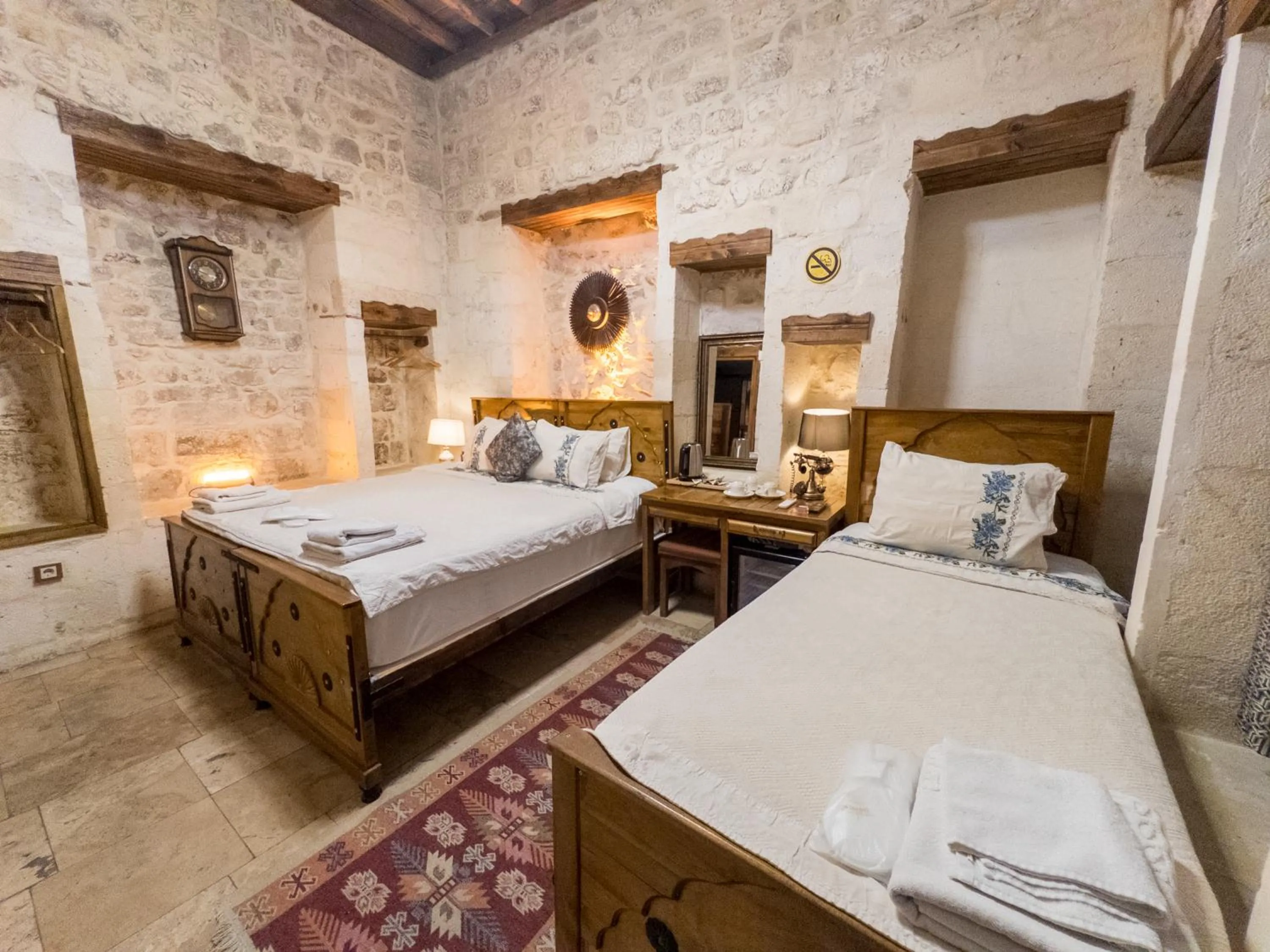 Bed in BABIL ANTIQUE HOTEL