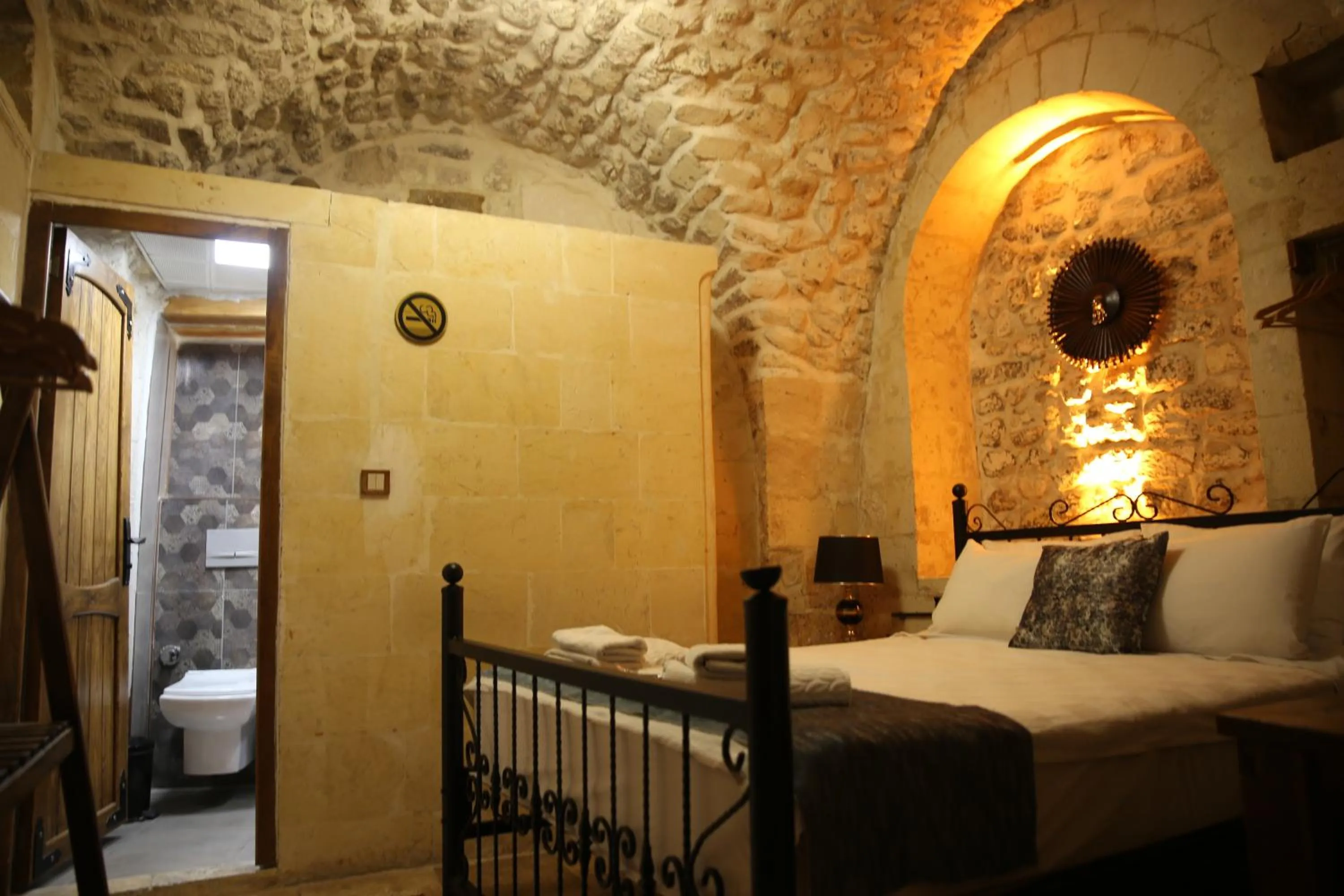 Bed in BABIL ANTIQUE HOTEL