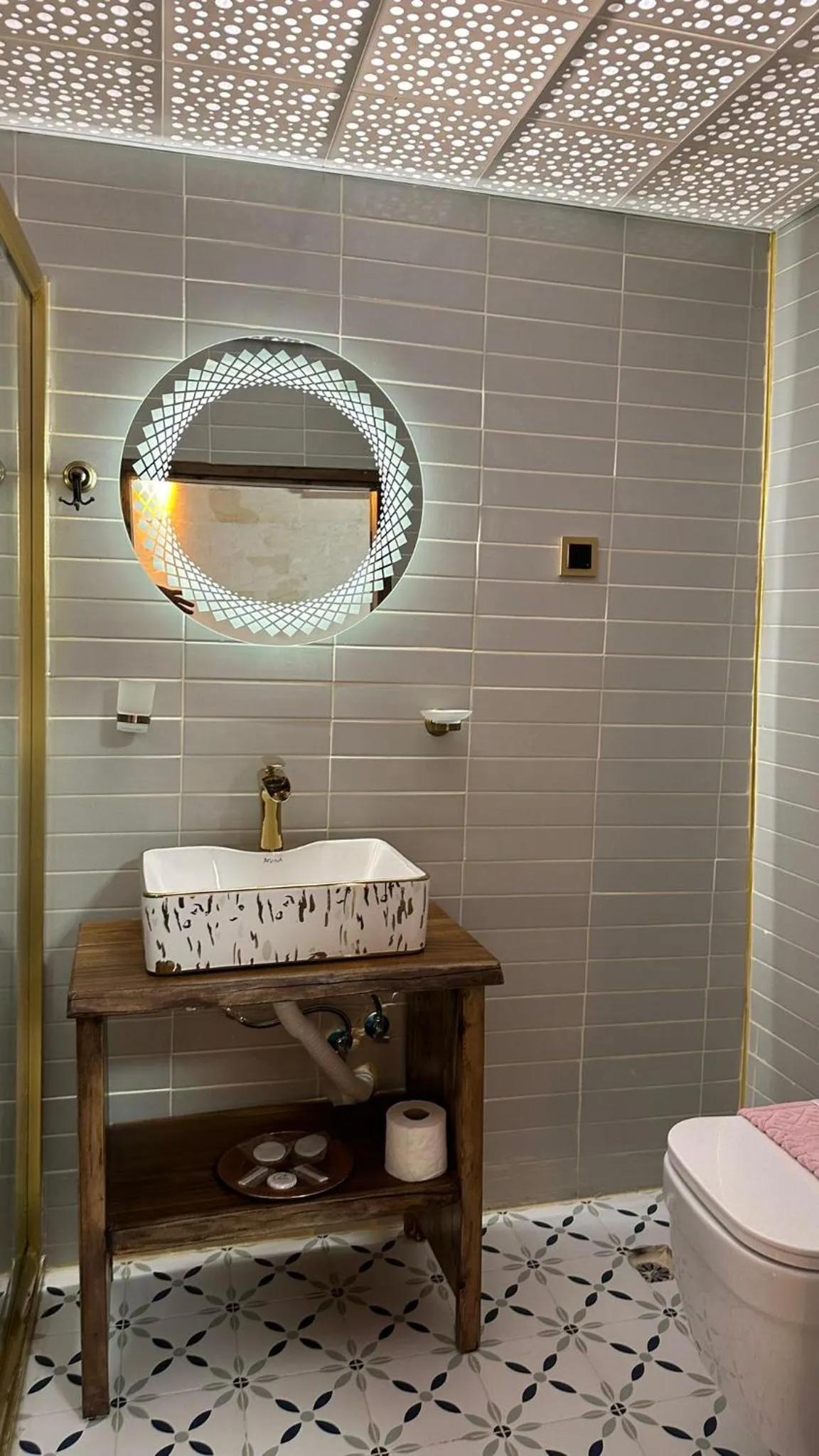 Shower in BABIL ANTIQUE HOTEL