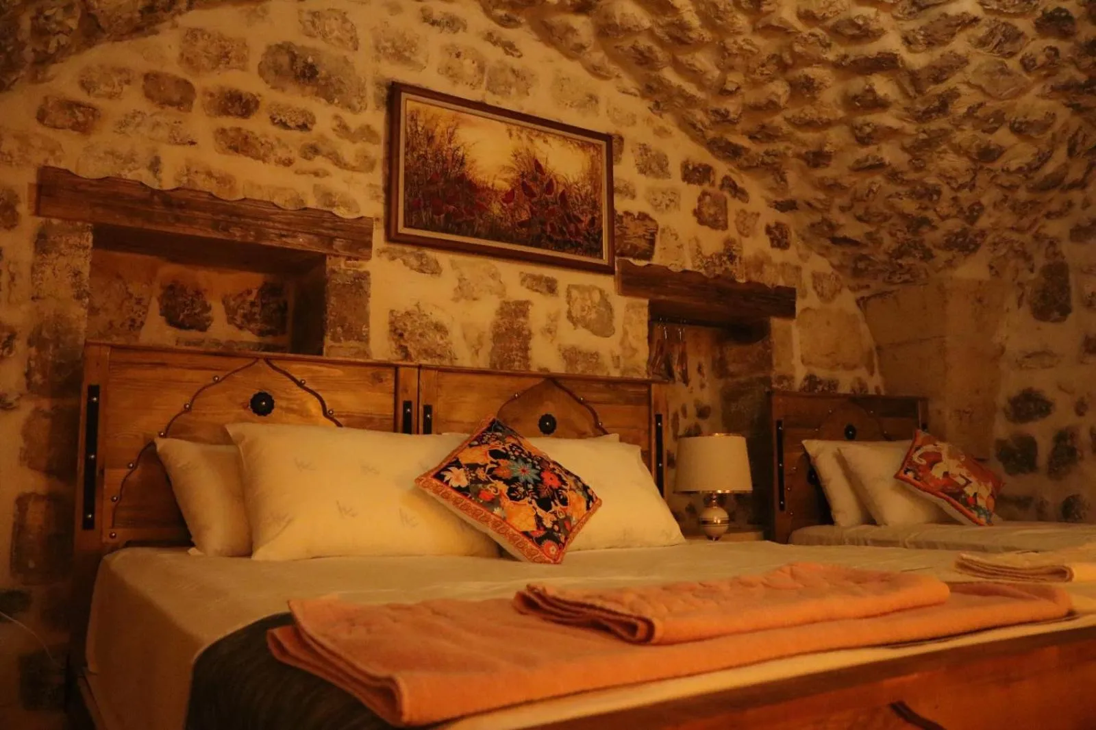 Bed in BABIL ANTIQUE HOTEL
