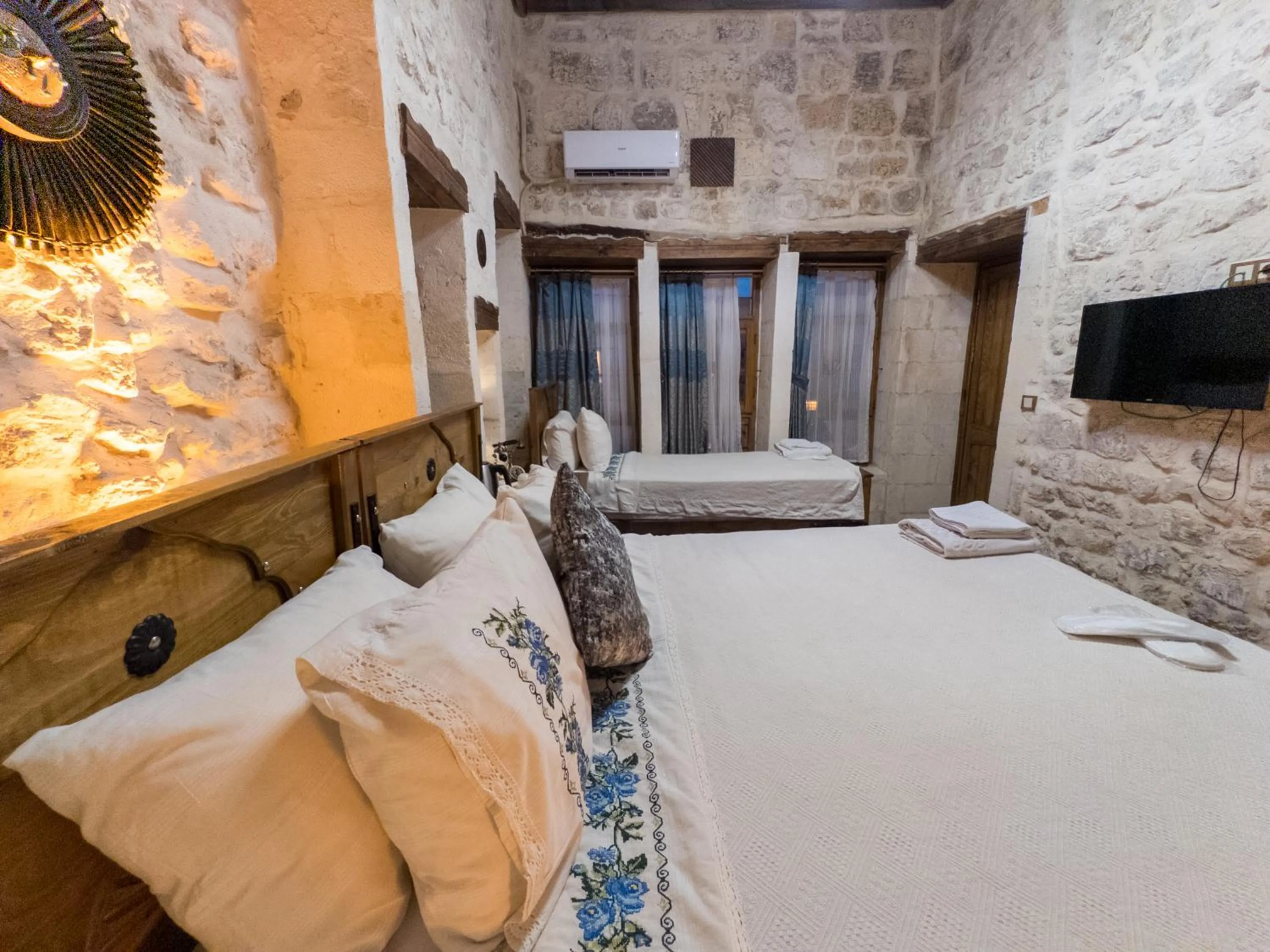 Bed in BABIL ANTIQUE HOTEL