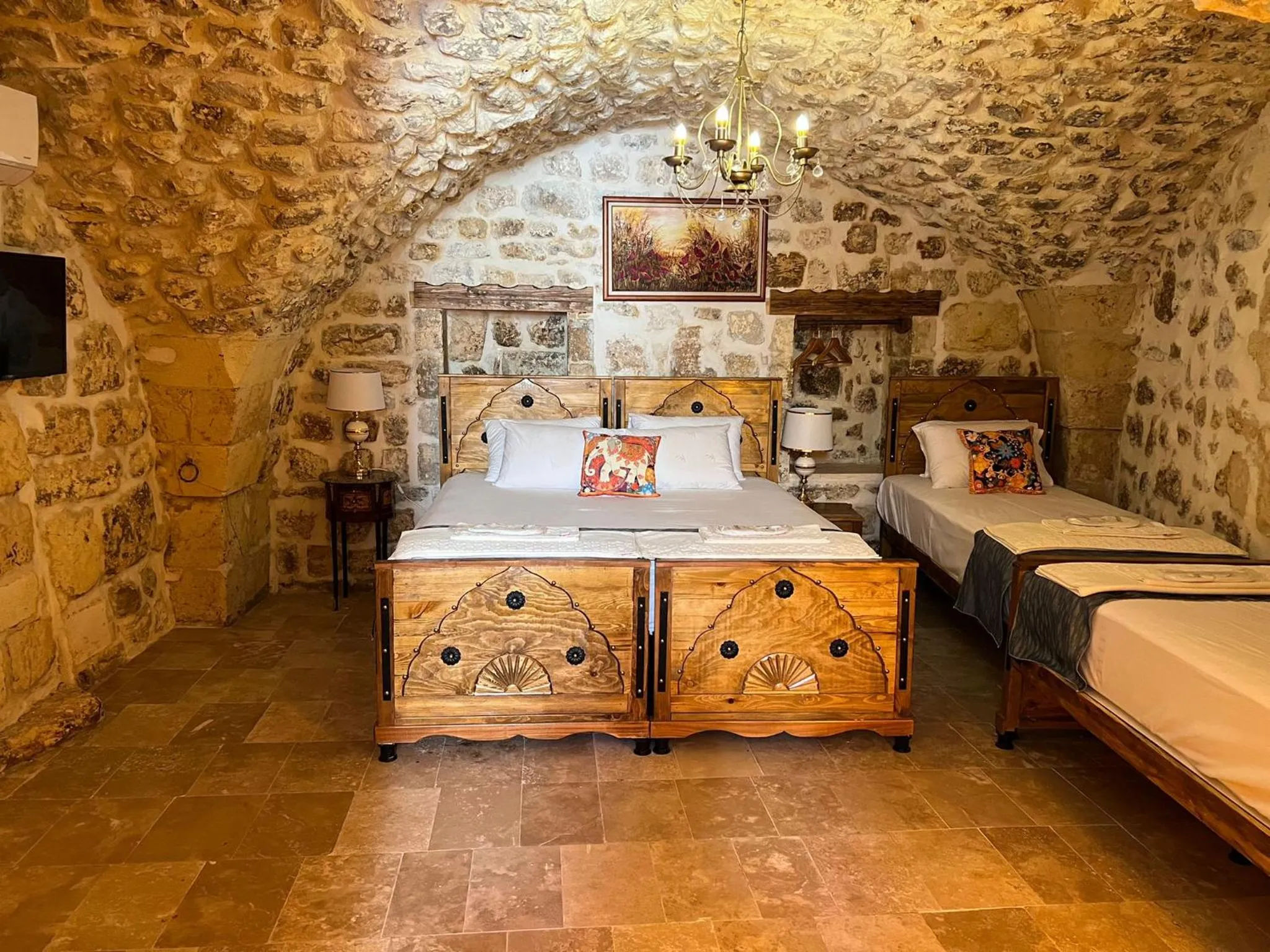 Bed in BABIL ANTIQUE HOTEL