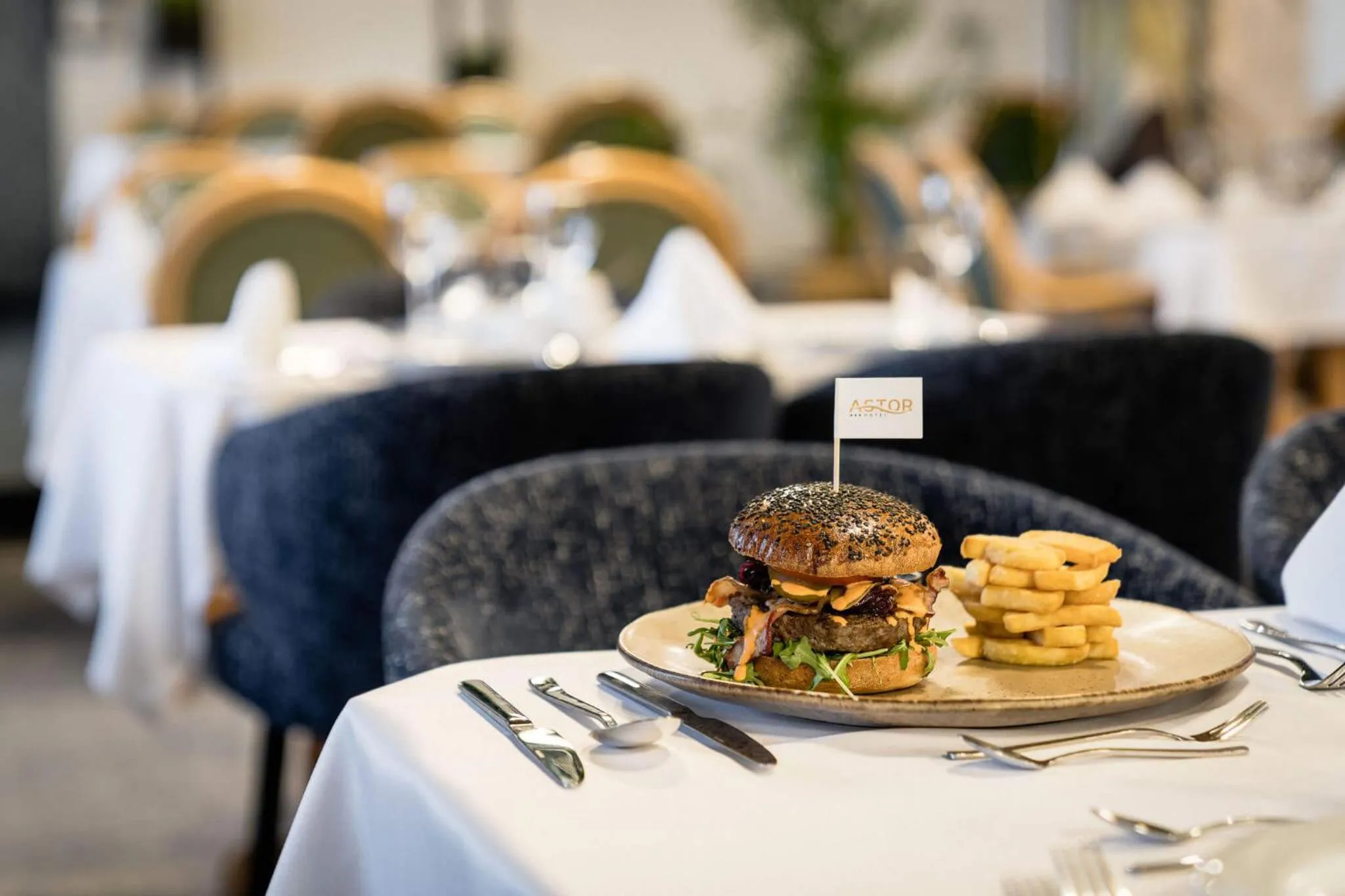 Restaurant/places to eat in Hotel Astor