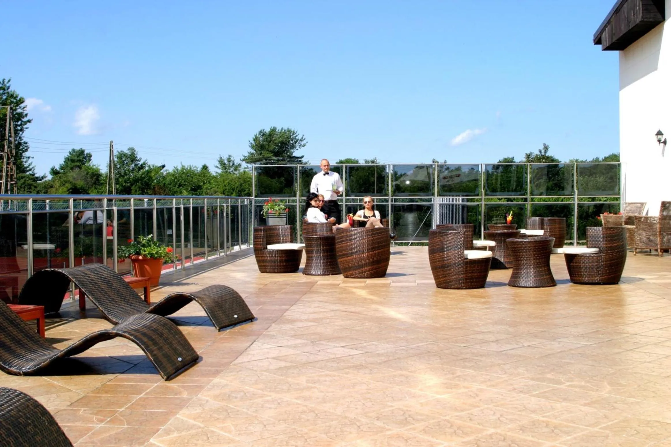 Restaurant/places to eat in Hotel Astor