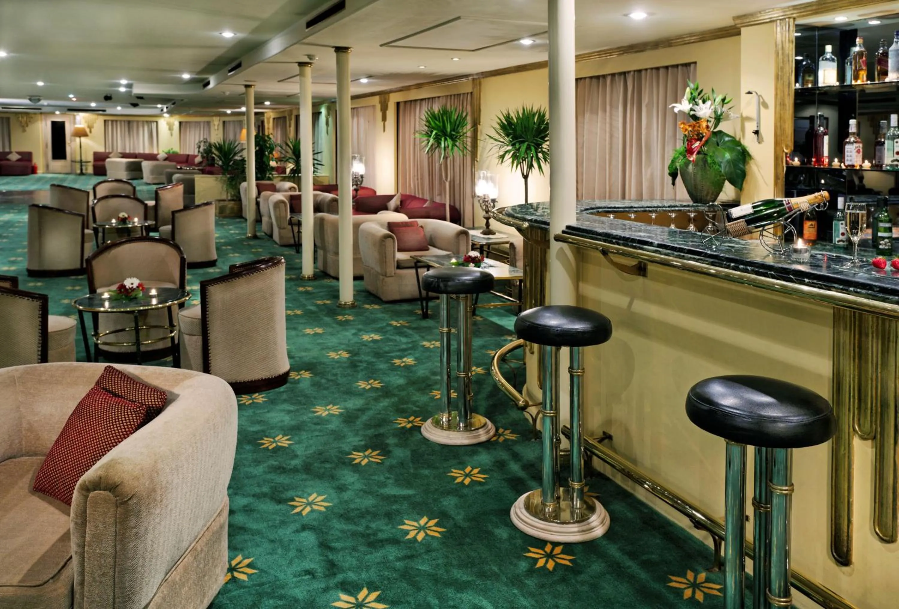 Lounge or bar in Mövenpick Prince Abbas Lake Nasser Cruise, Every Monday Four Nights From Aswan, Every Friday Three nights From Abu-Simbel - Including Excursions and Sightseeing