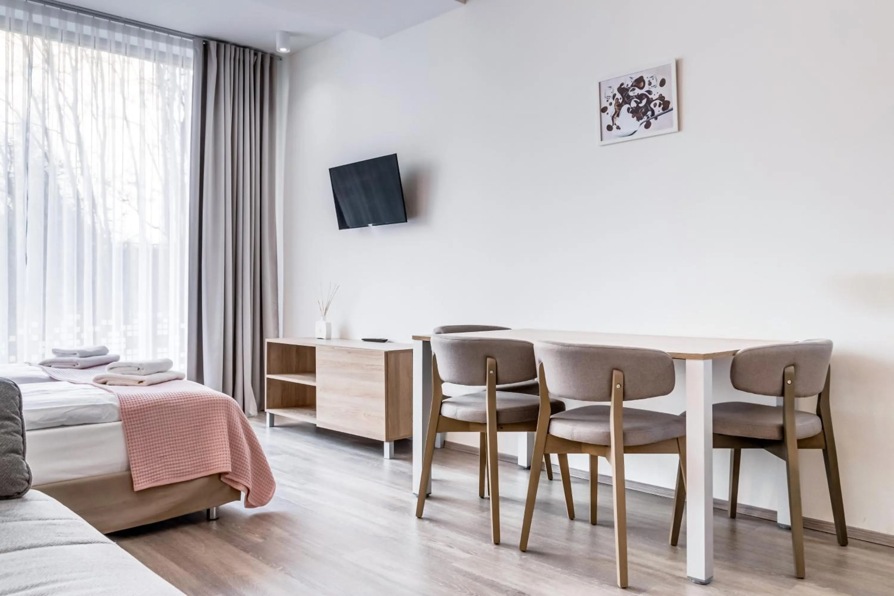 Seating area, Bed in Kora Apartments