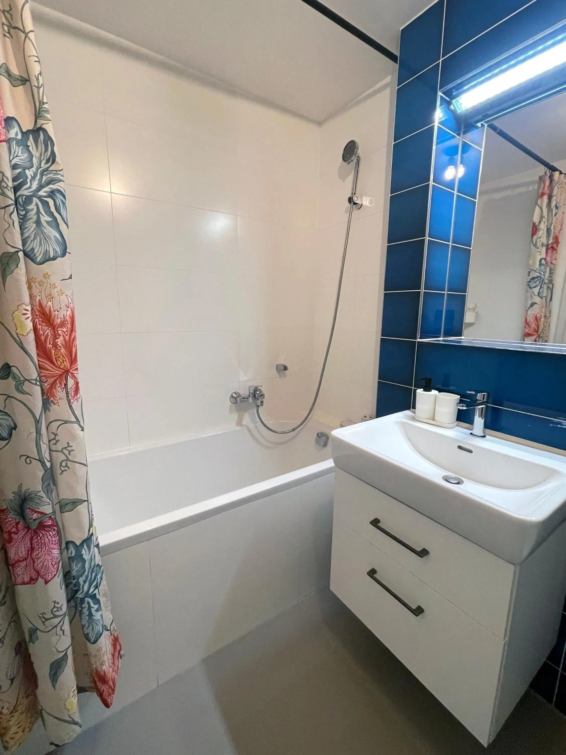 Bath in Kora Apartments