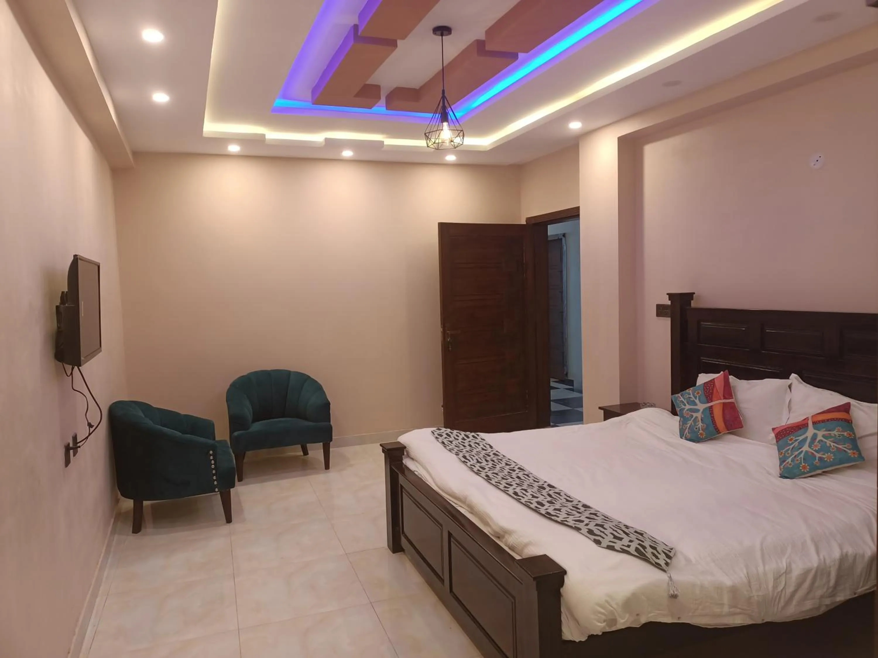 Bed in City Seasons Hotel Murree