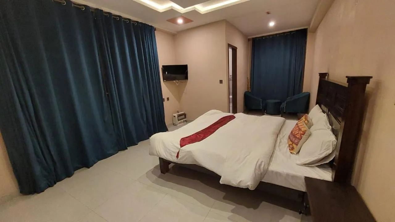 Bed in City Seasons Hotel Murree