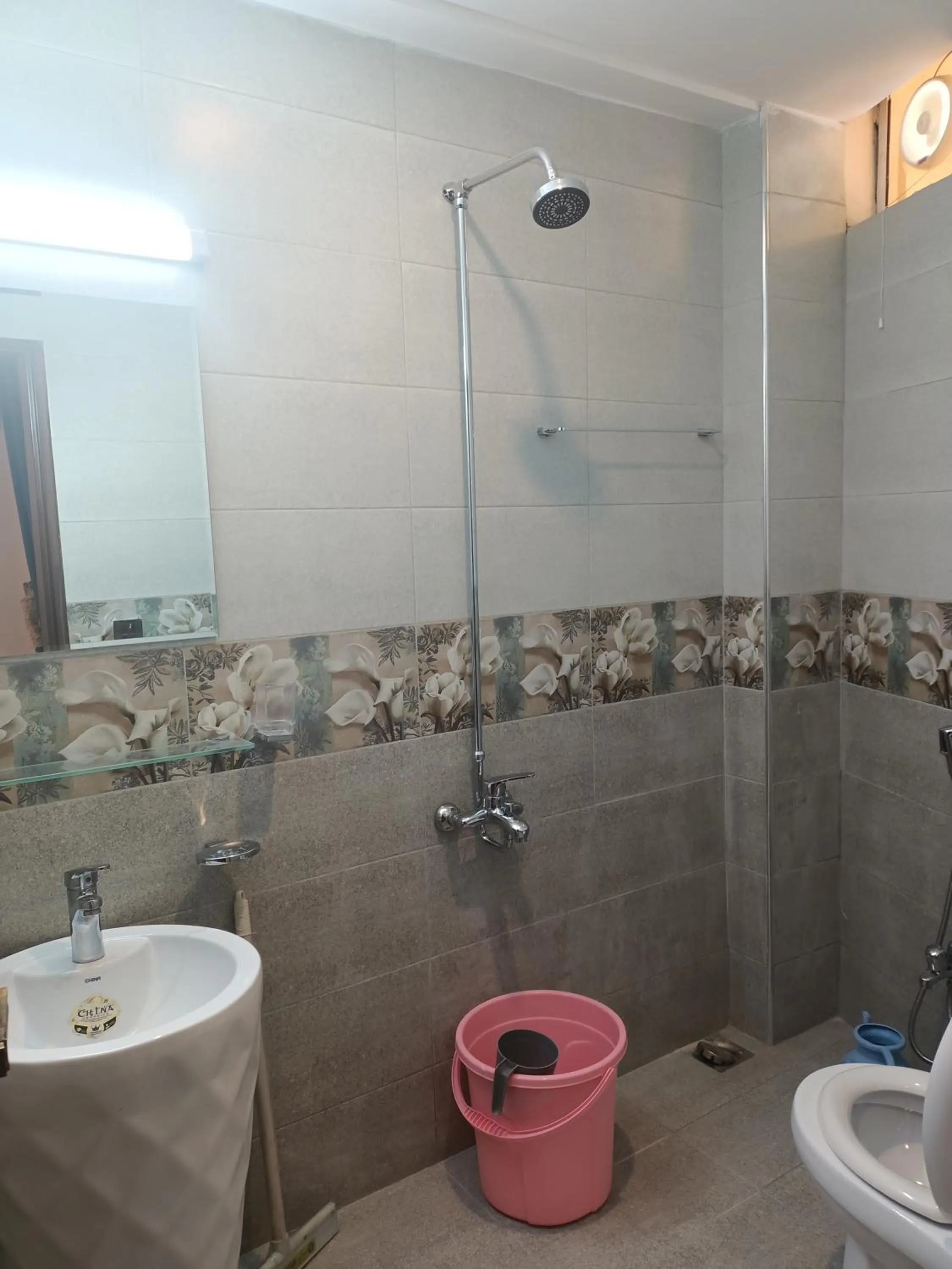 Shower in City Seasons Hotel Murree