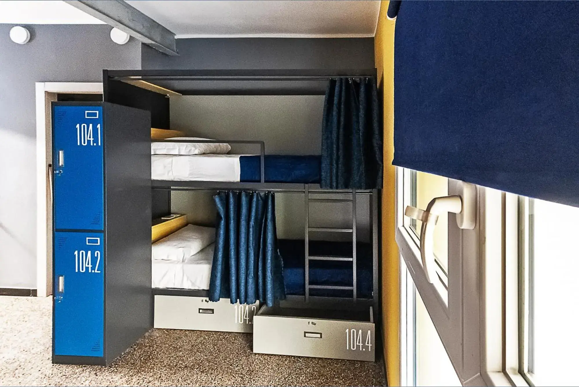 Bed in 6-Bed Female Dormitory Room with Private Internal Bathroom in Marathon Hostel Bed in 6-Bed Female Dormitory Room with Private Internal Bathroom in Marathon Hostel