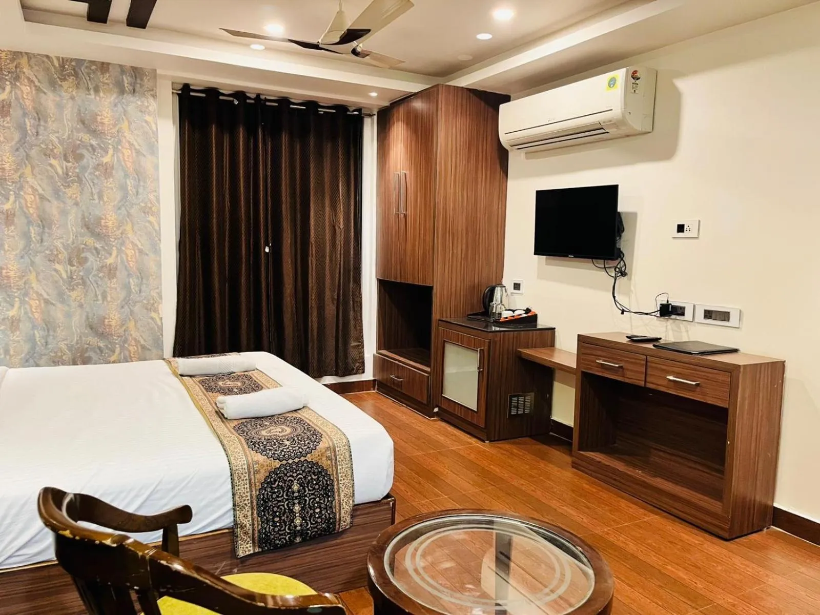 TV and multimedia, Bed in THE TRIUMPH Hotel