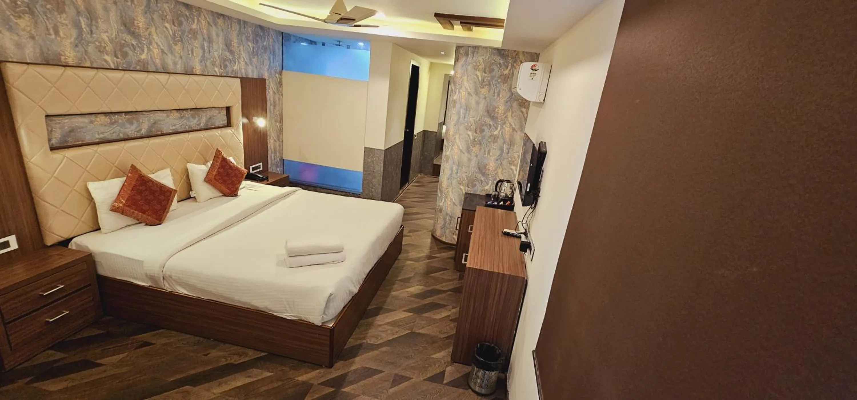 Photo of the whole room in THE TRIUMPH HOTEL