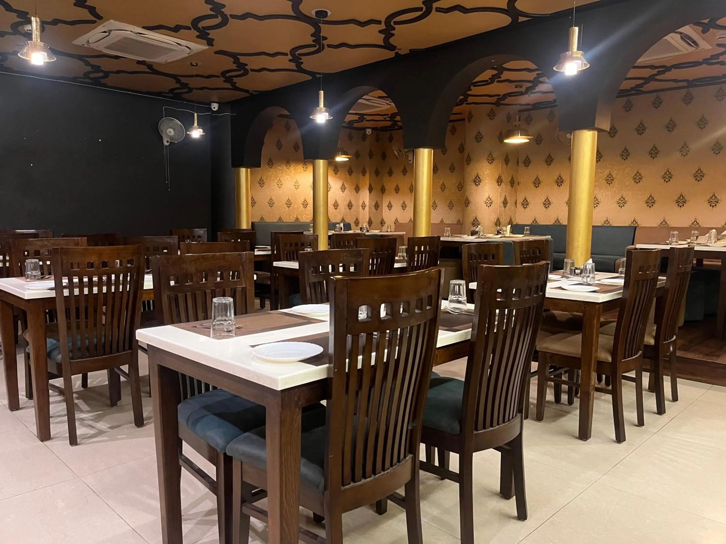 Restaurant/places to eat in THE TRIUMPH Hotel