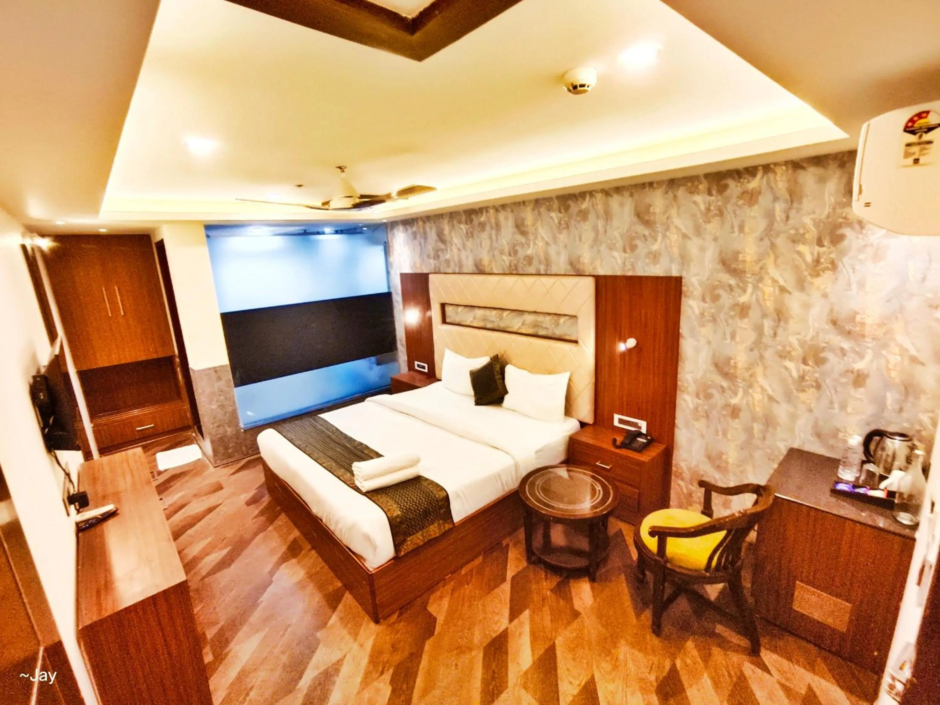 Photo of the whole room in THE TRIUMPH HOTEL