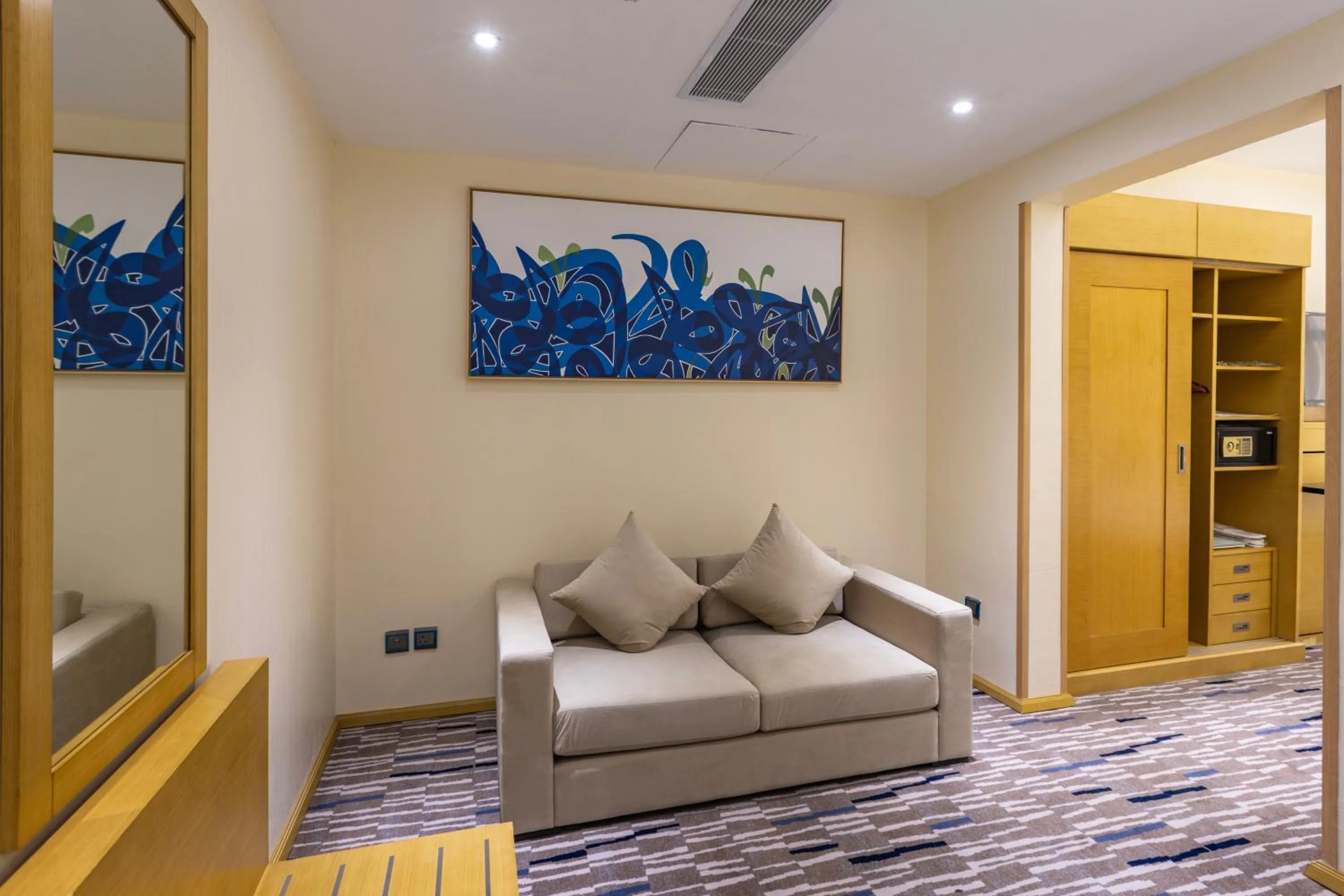 Seating area in Qasr Al Sahab Hotel Makkah