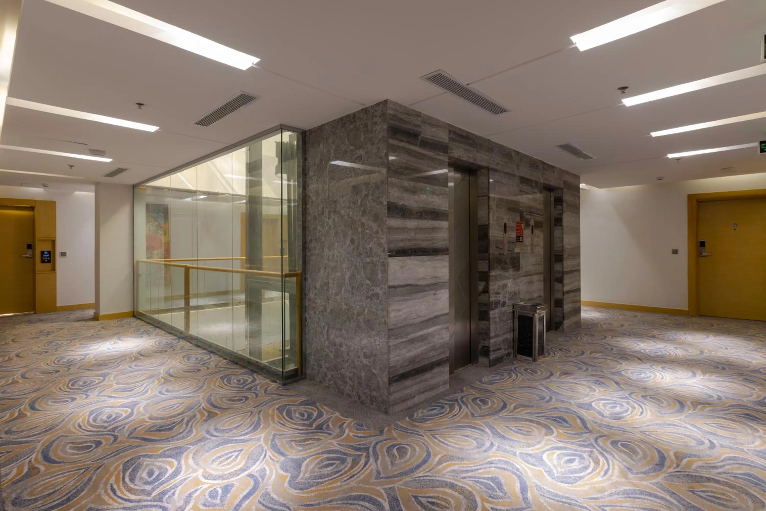 elevator in Qasr Al Sahab Hotel Makkah