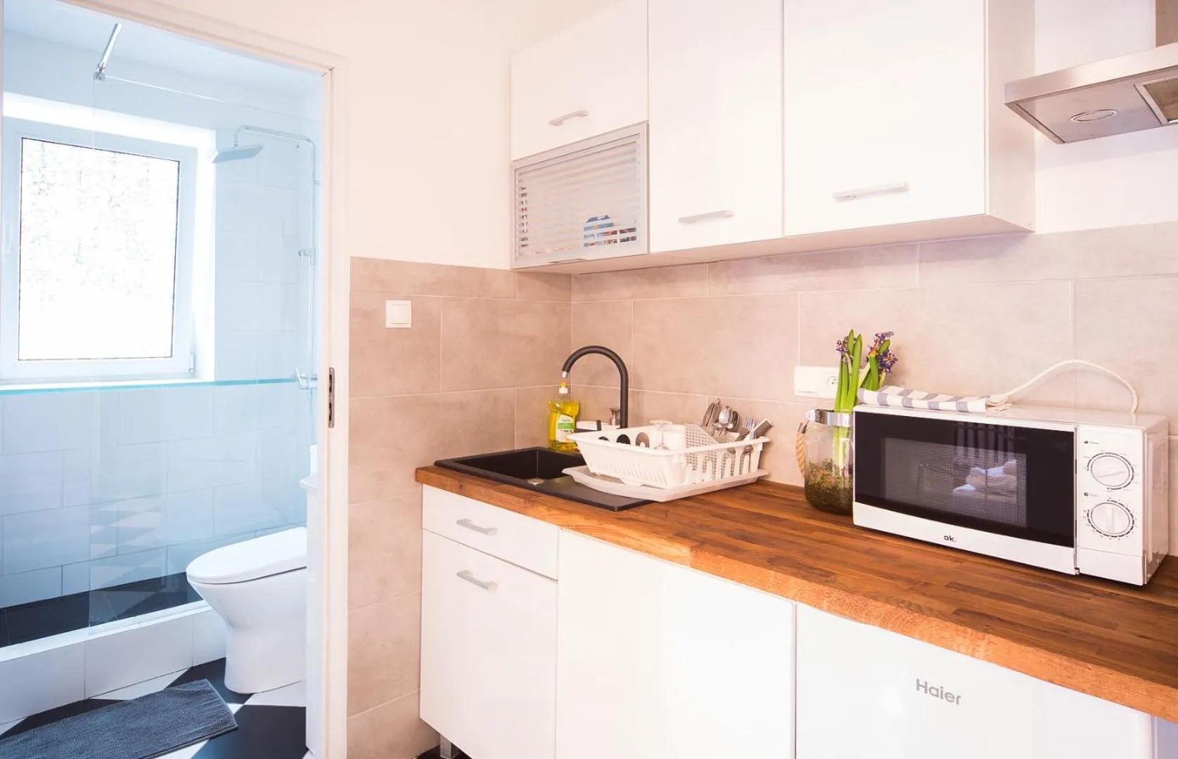 Kitchen or kitchenette in Old Town Kanonia Hostel & Apartments