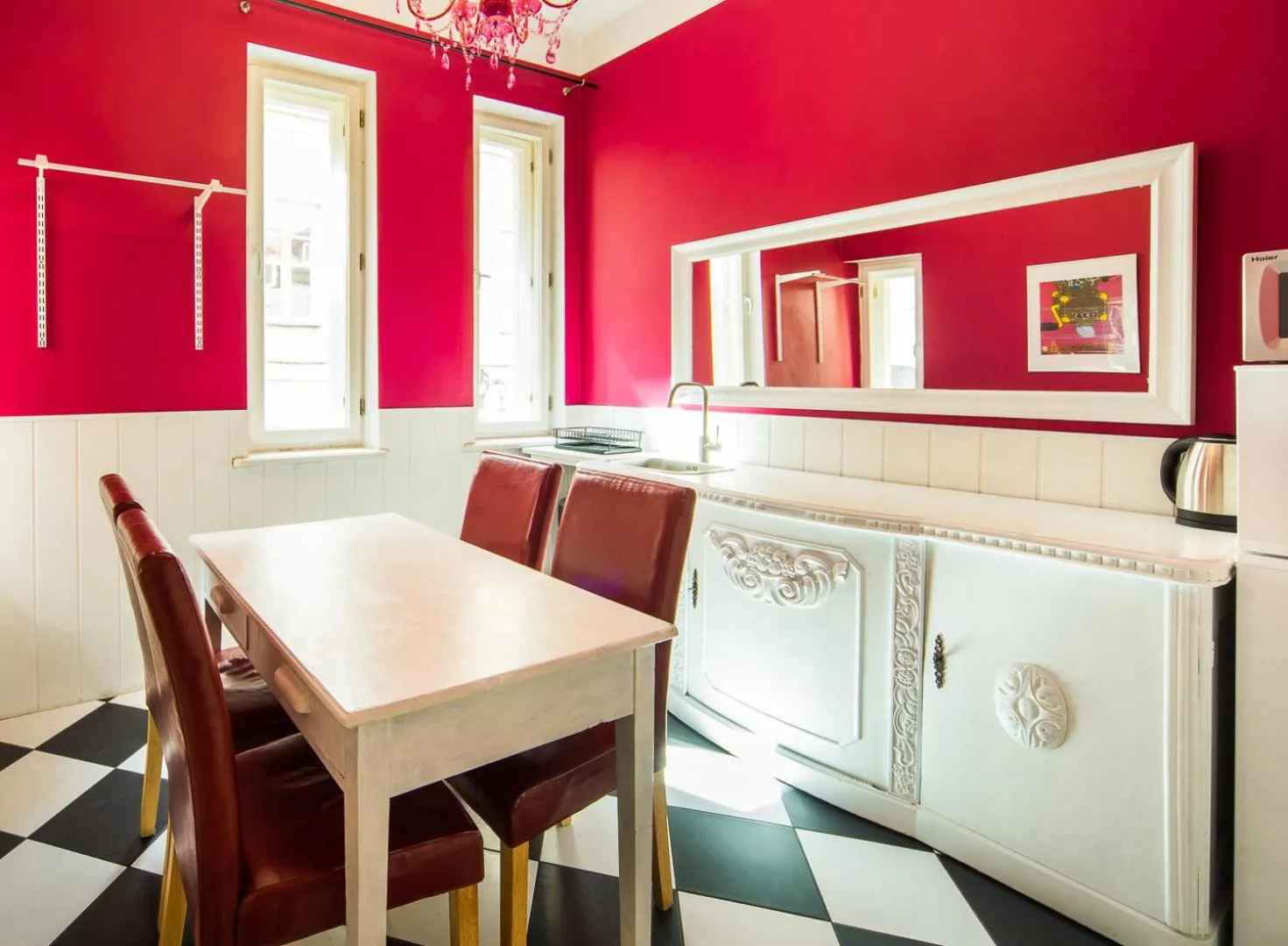 Kitchen or kitchenette in Old Town Kanonia Hostel & Apartments