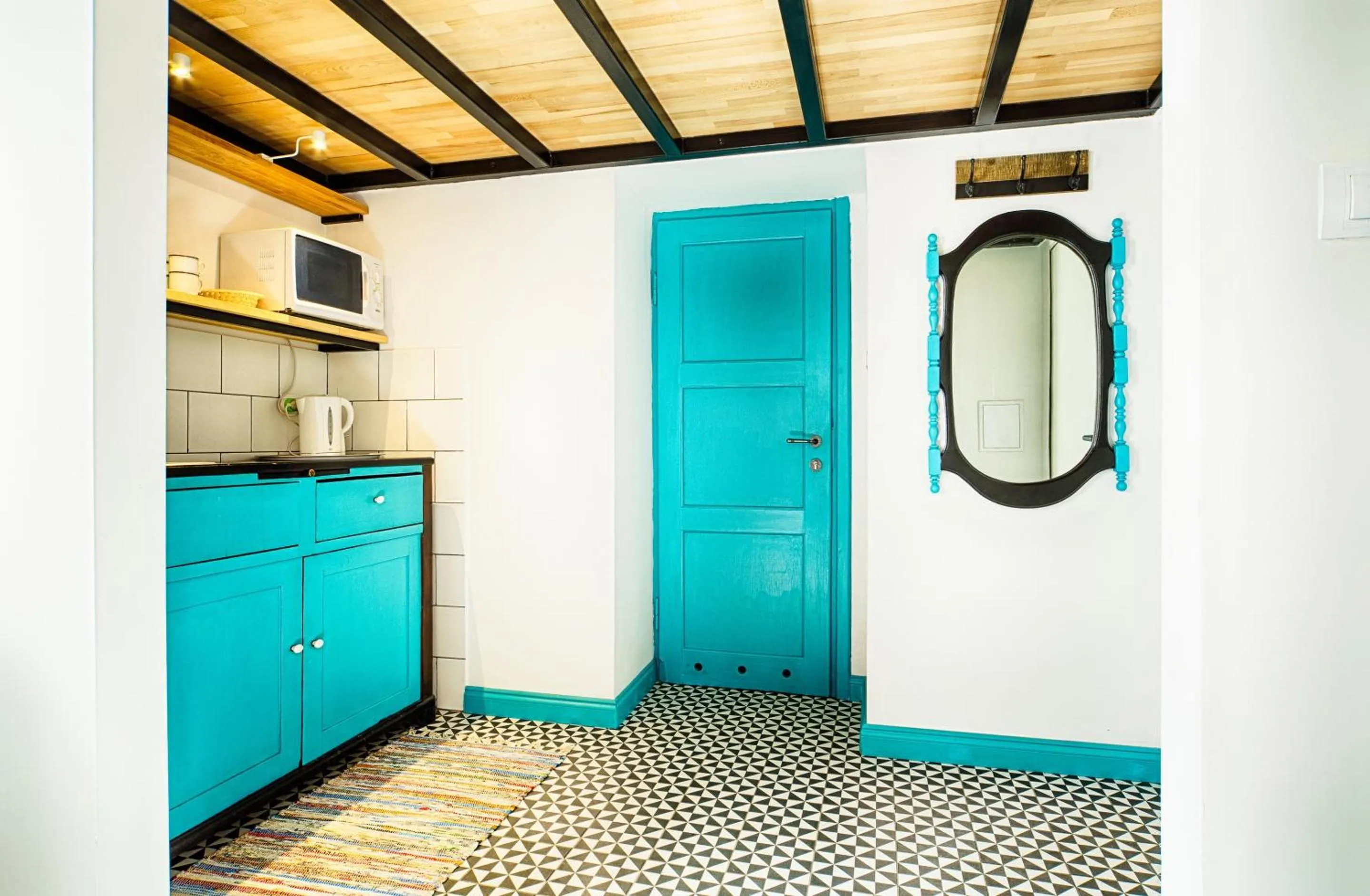 Kitchen or kitchenette in Old Town Kanonia Hostel & Apartments