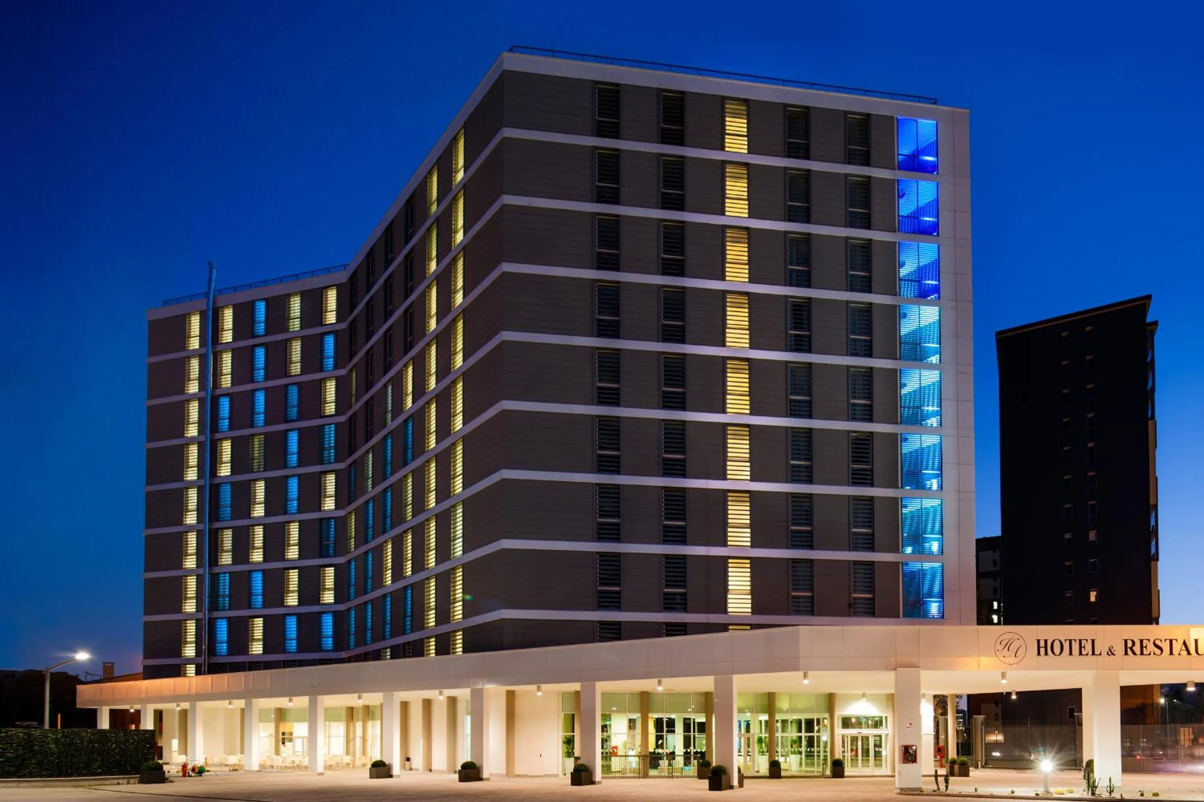 Facade/entrance in Hotel degli Arcimboldi