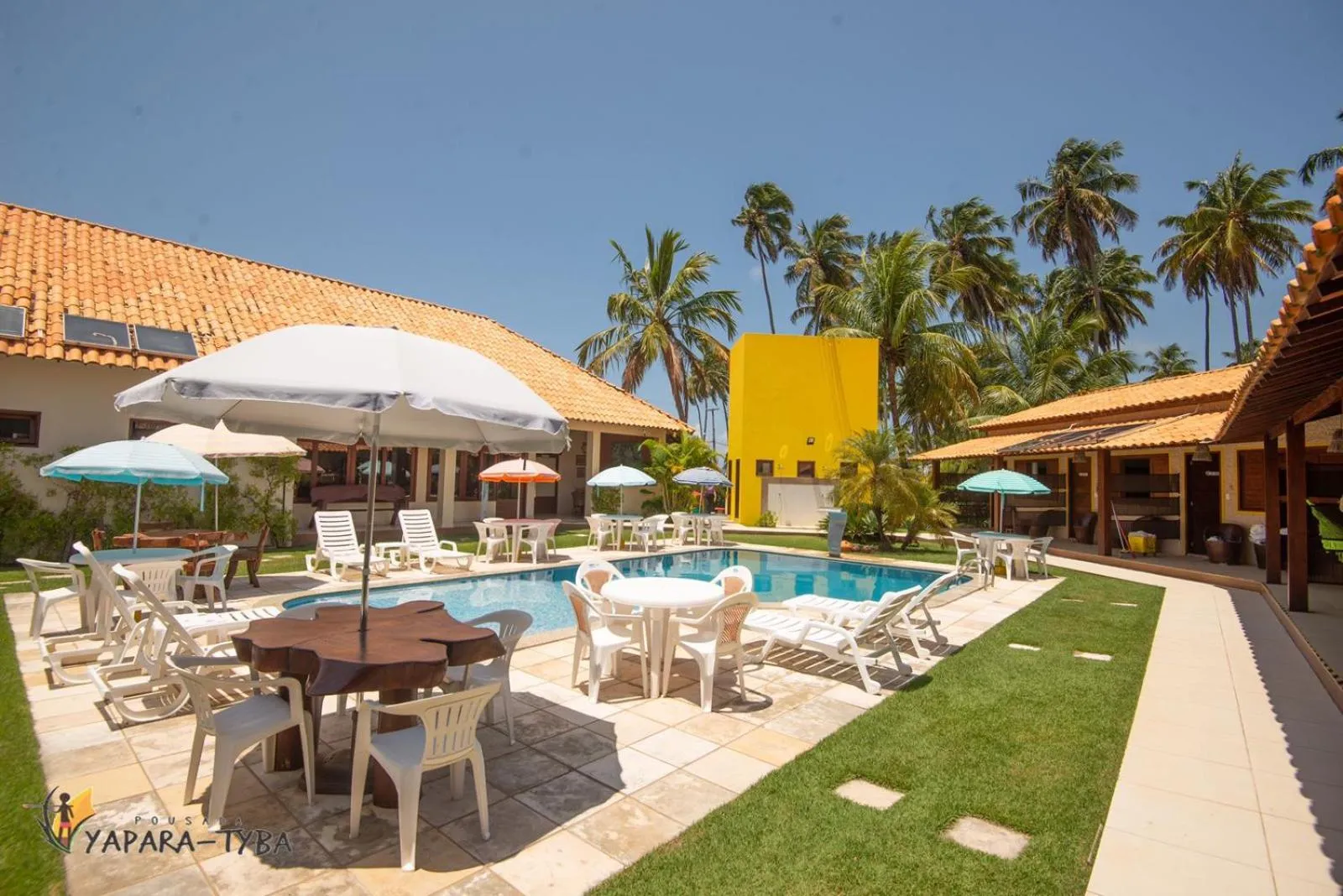 Pool view in Pousada Yapara-Tyba