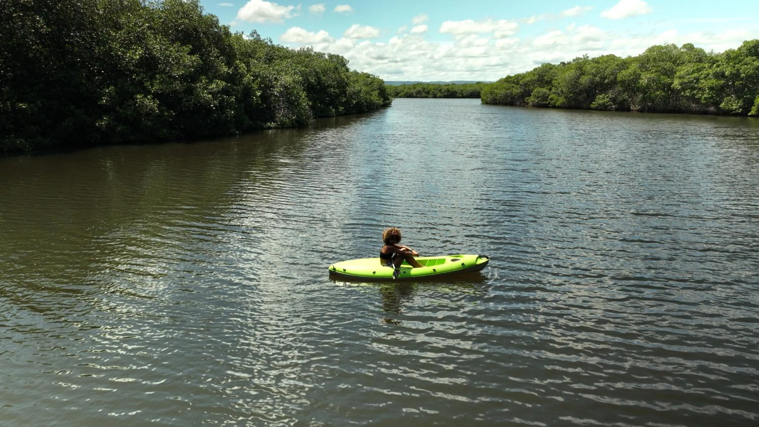 Canoeing in Fenix Beach Cartagena